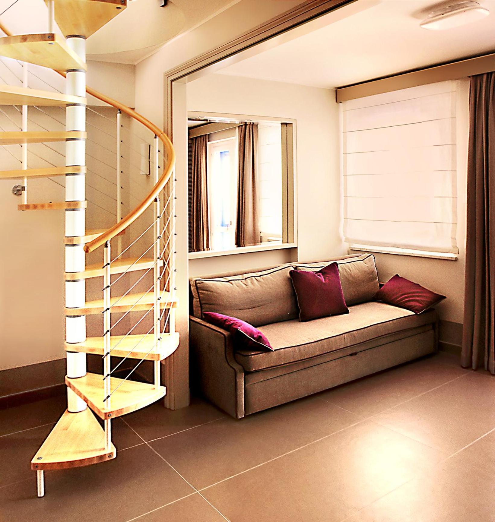 One-Bedroom Apartment - Split Level photo 3