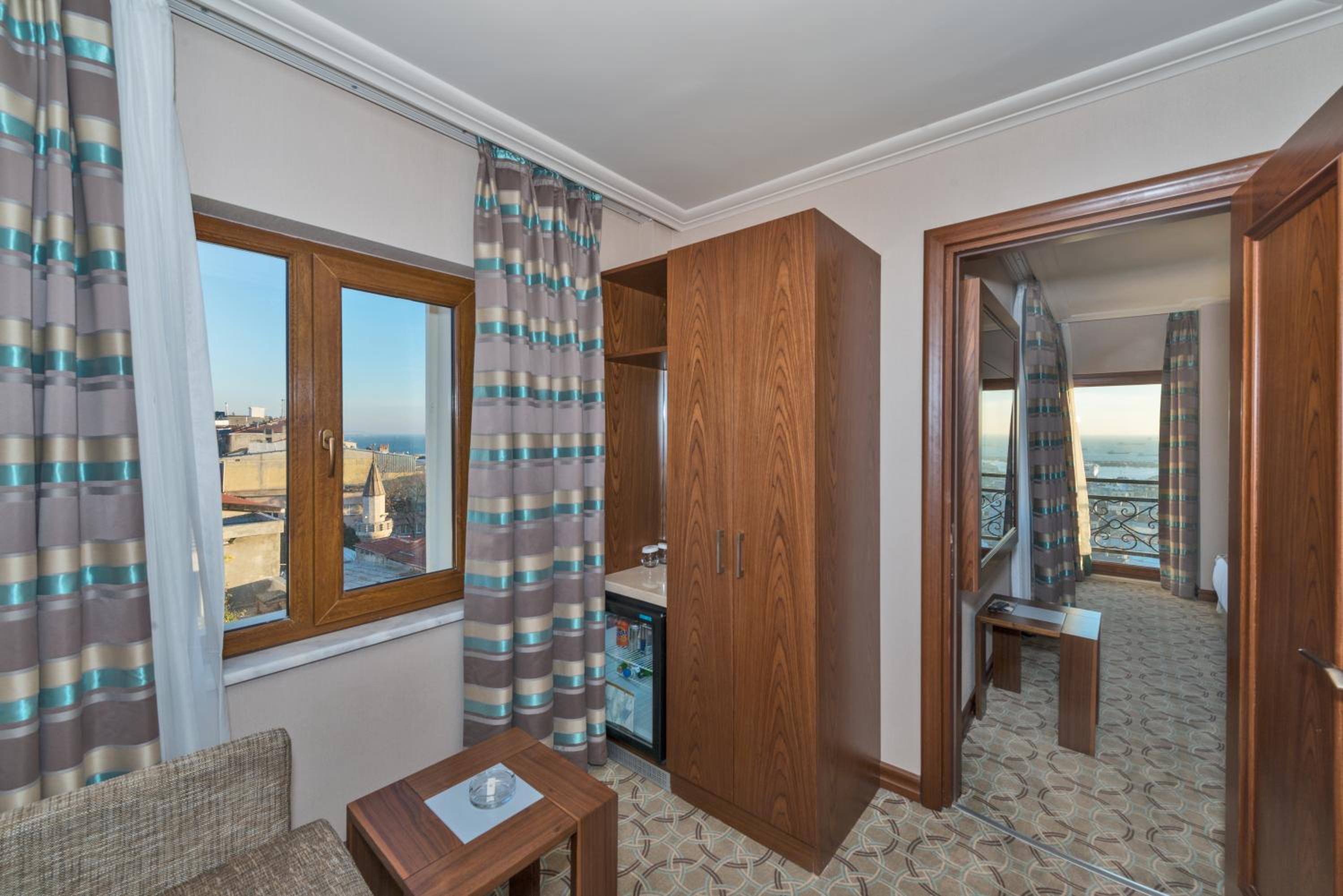 Corner Suite with Bosphorus View photo 3