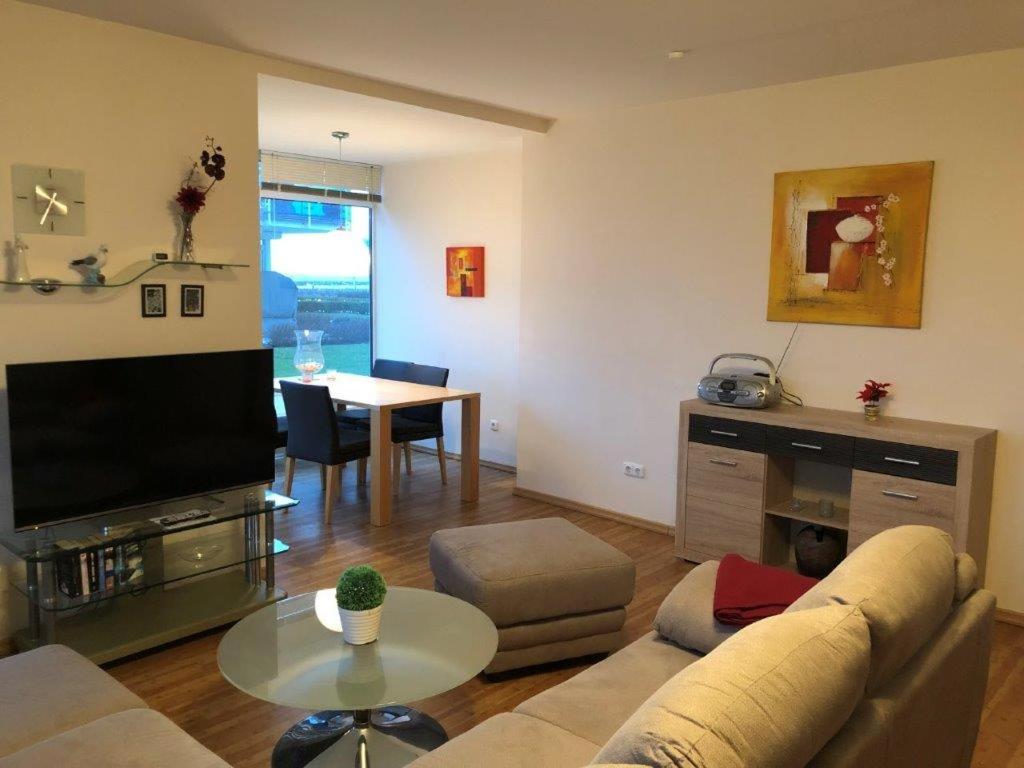 One-Bedroom Apartment 220 photo 1