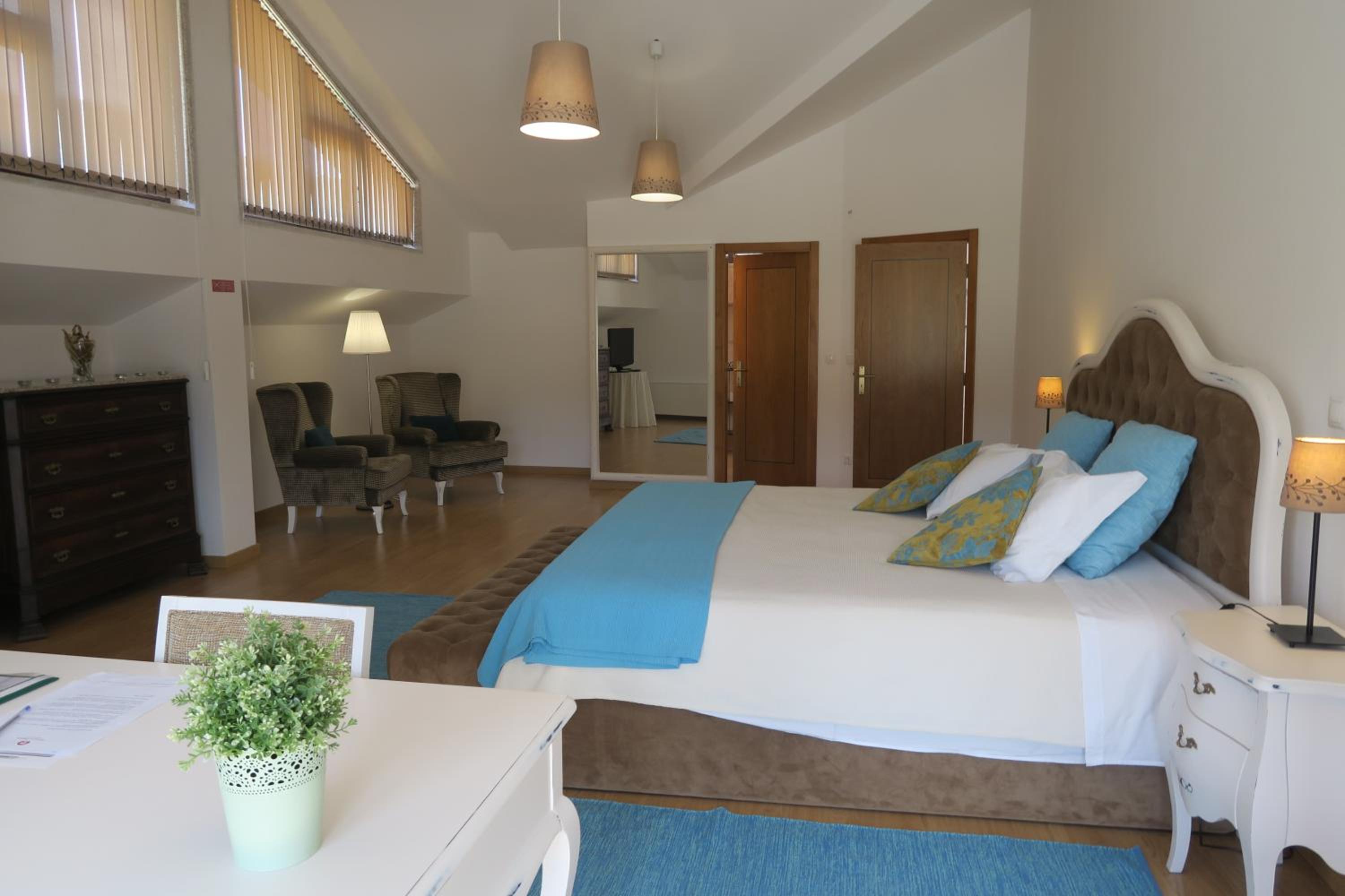 Deluxe Suite with Spa Bath photo 2