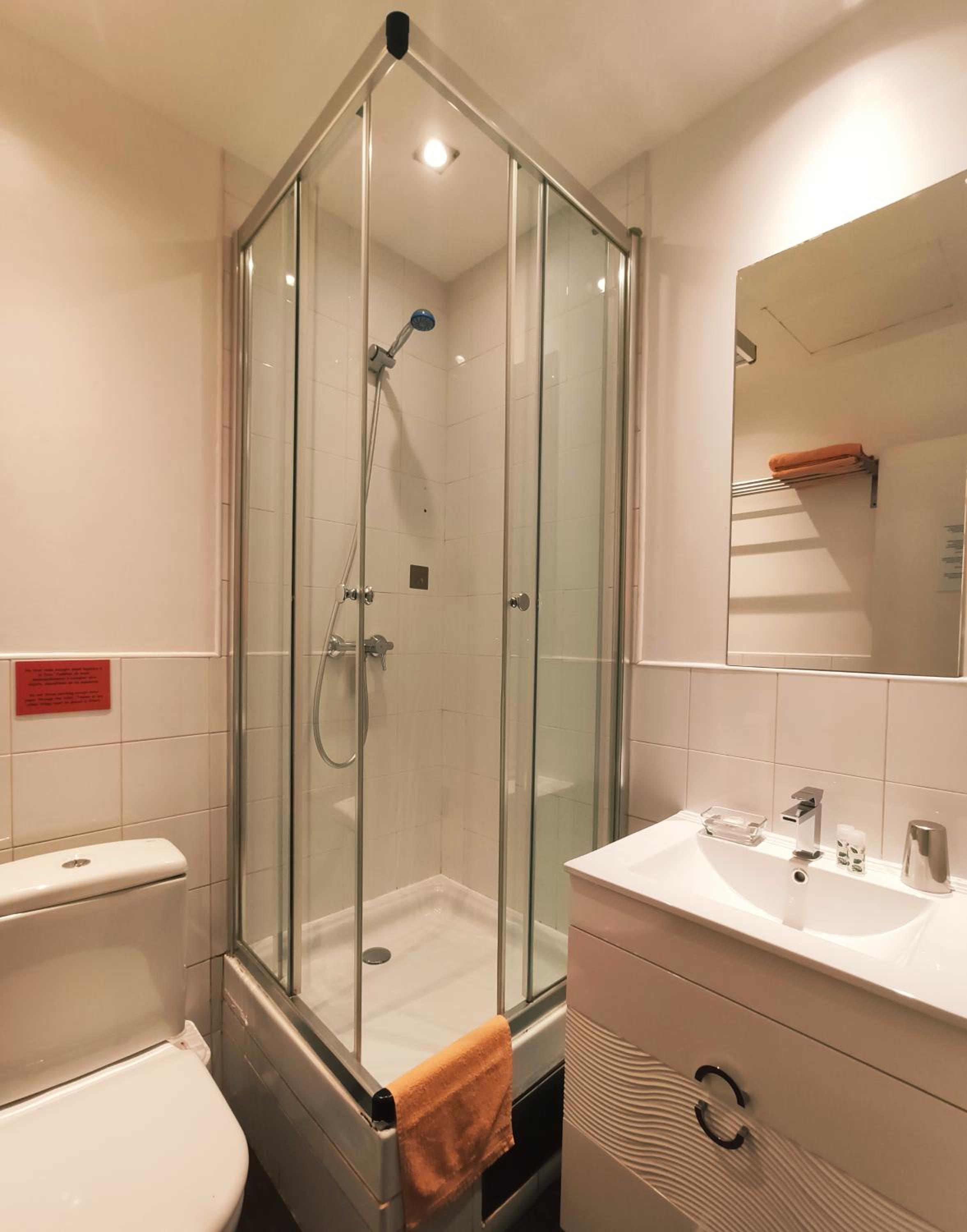 Large Double or Twin Room photo 3