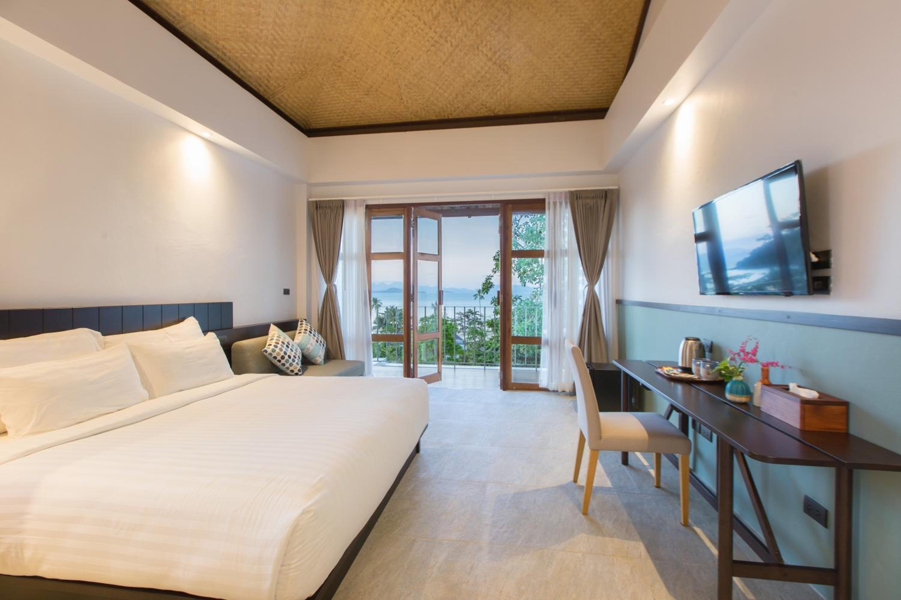 Hilltop Sea View Room