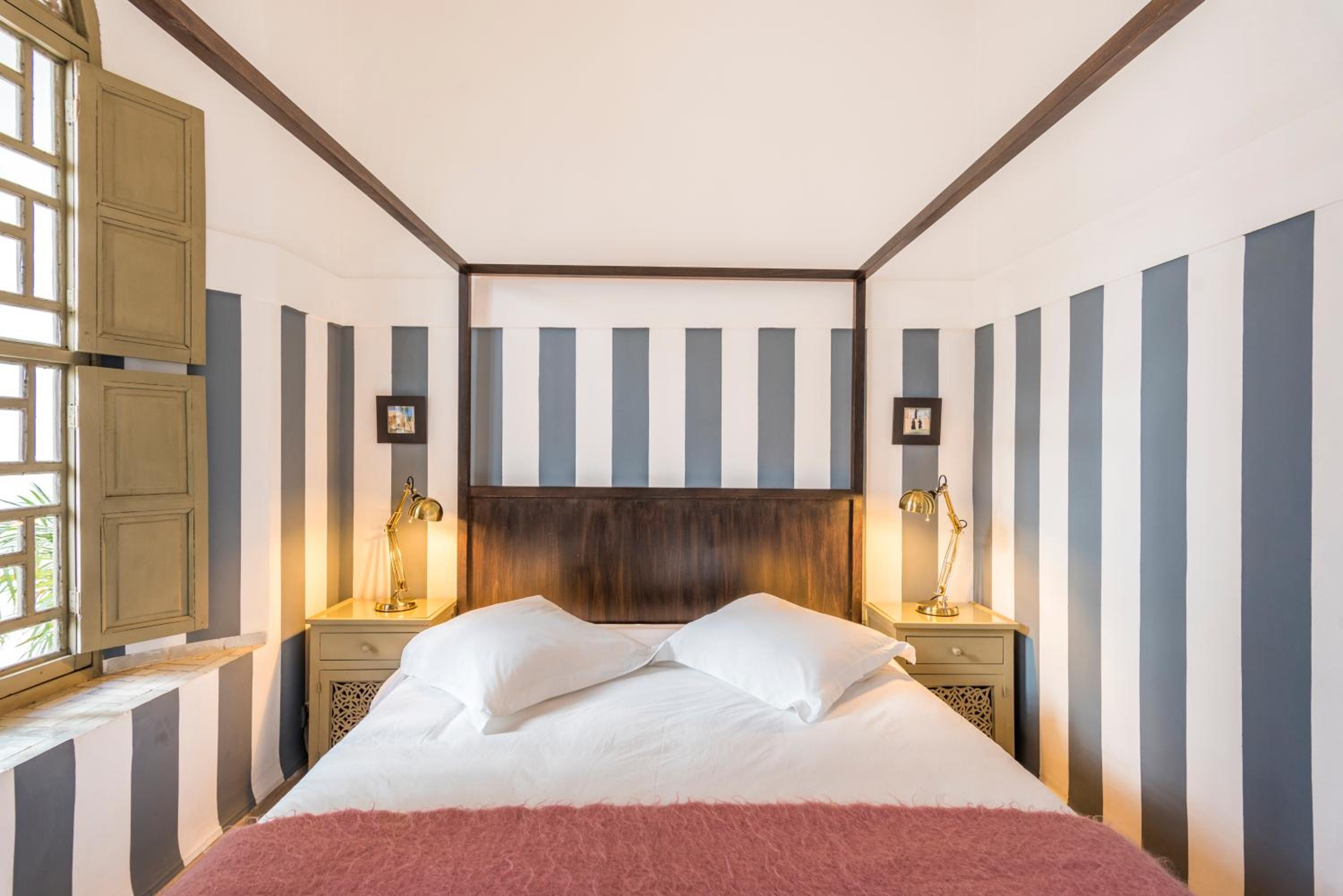 Deluxe King Room - Photo 5