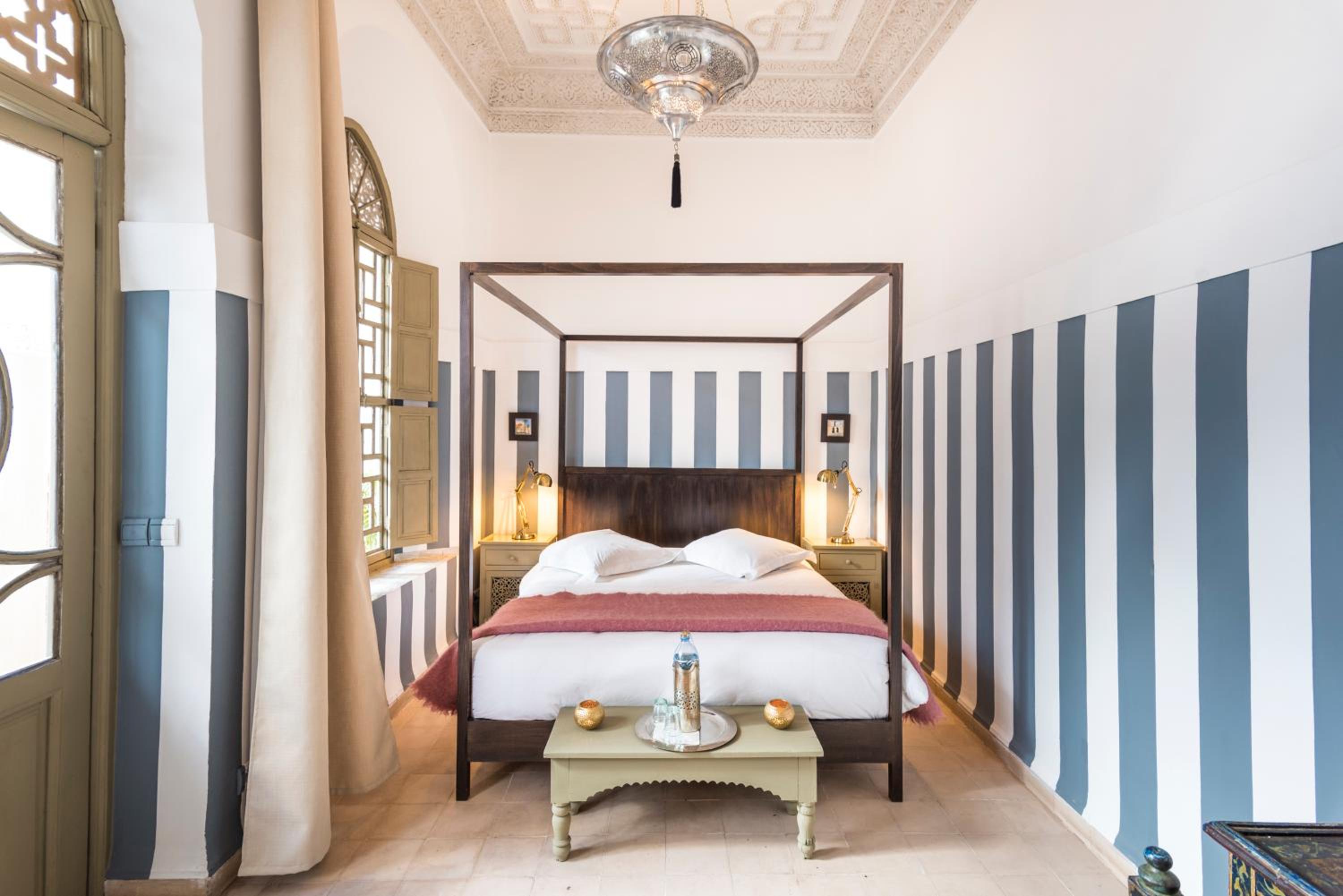 Deluxe King Room - Photo 14