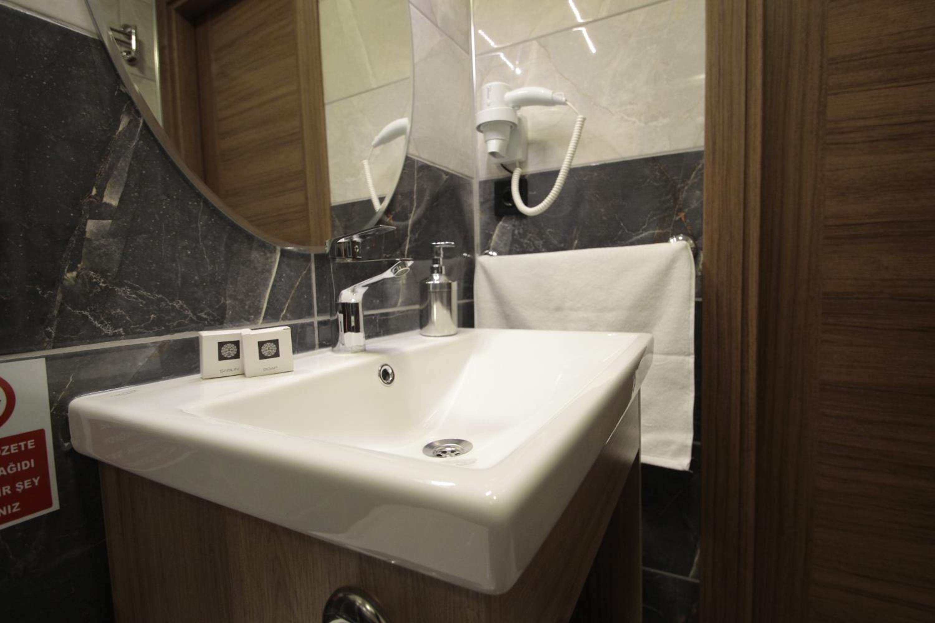 Double Room with Mountain View - Photo 4