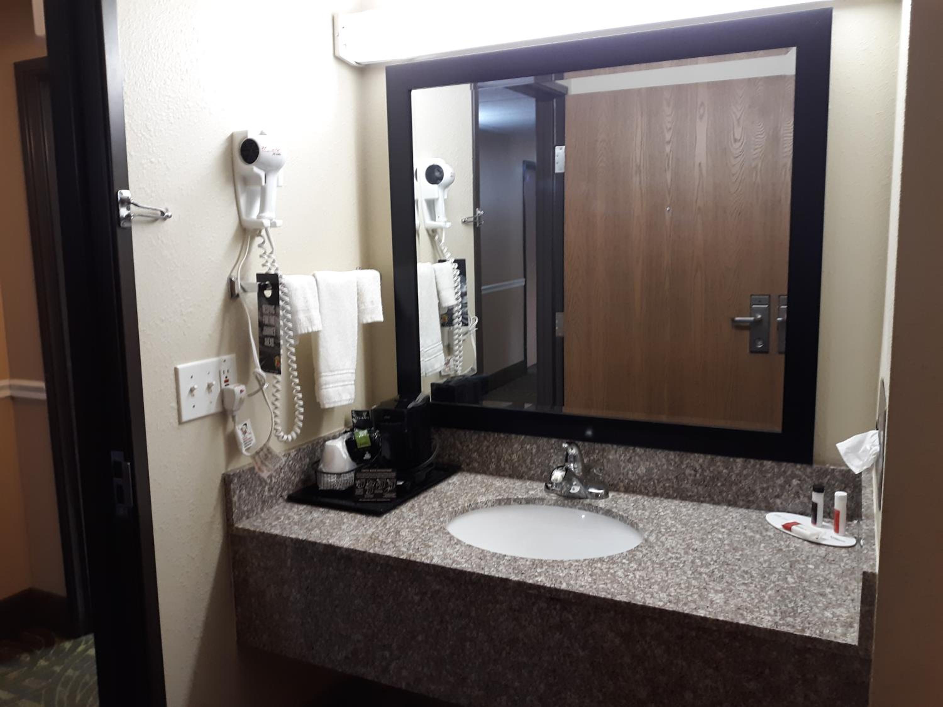 King Room - Non-Smoking - Photo 4