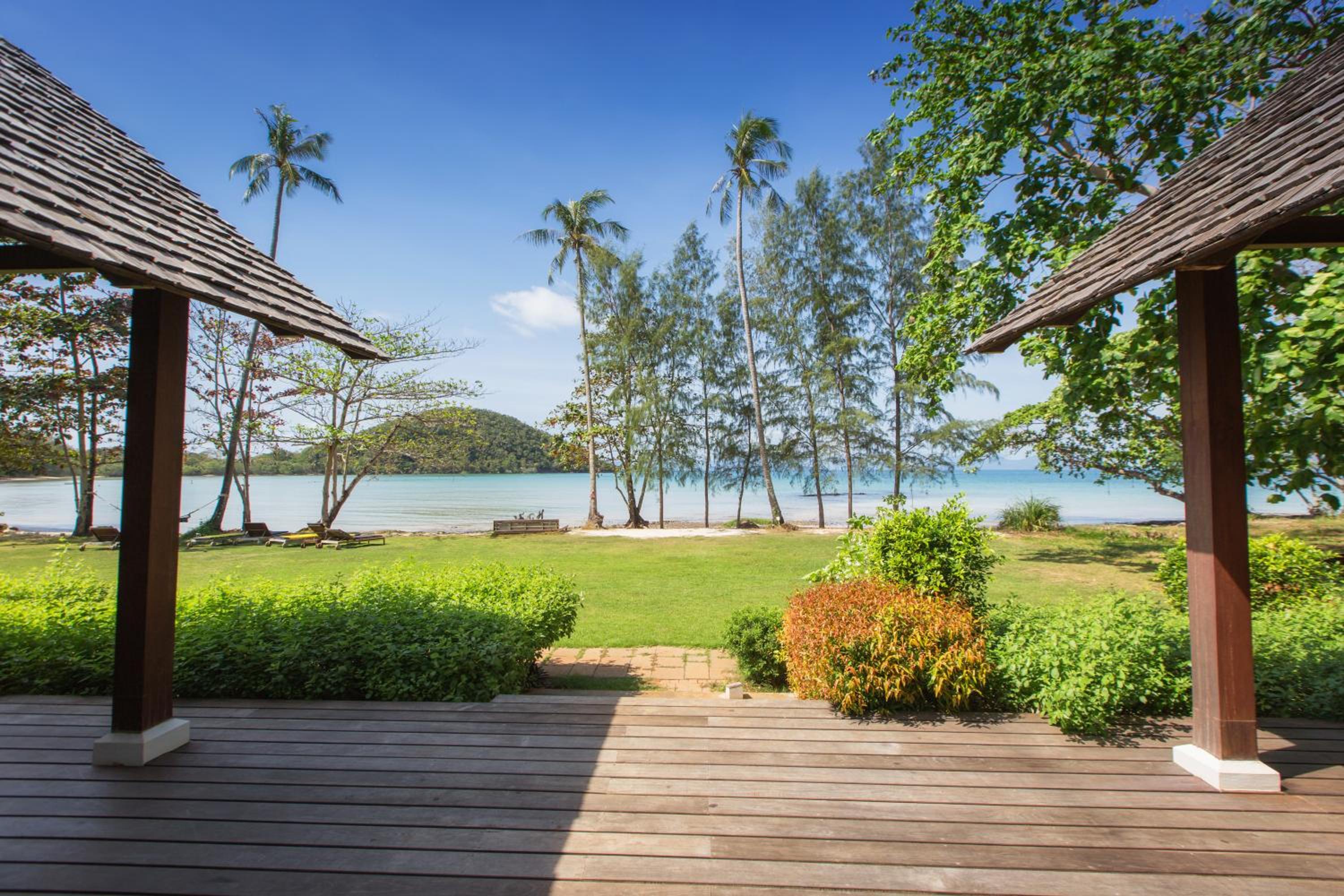 Beachfront Family Villa photo 3