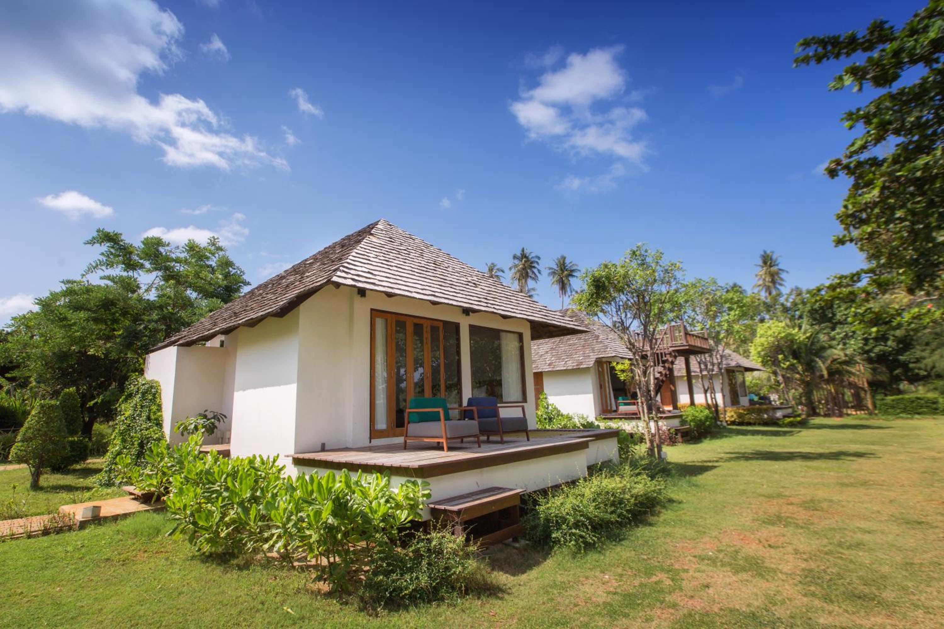 Beachfront Deluxe Villa photo 3