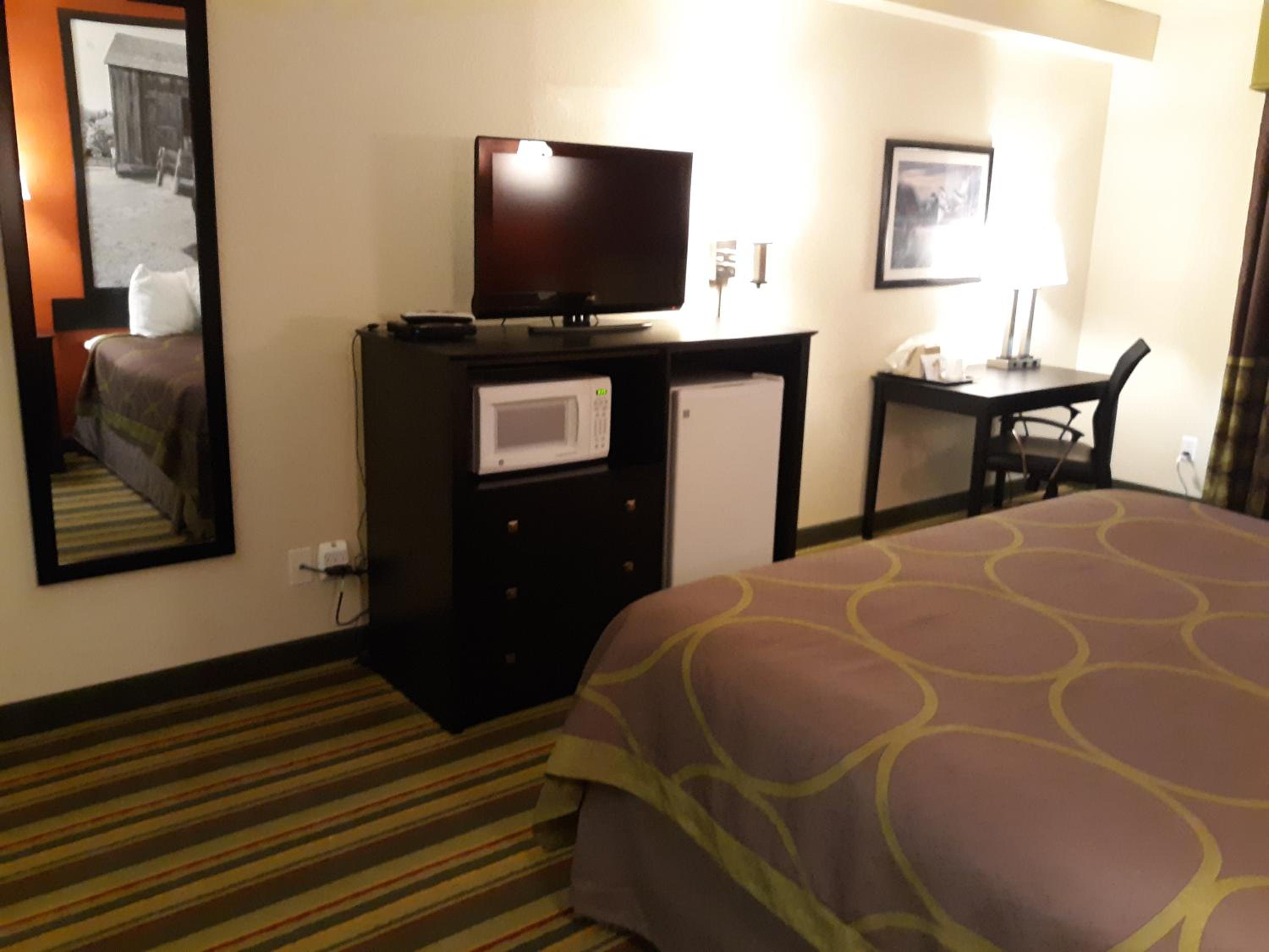 King Room - Non-Smoking - Photo 5