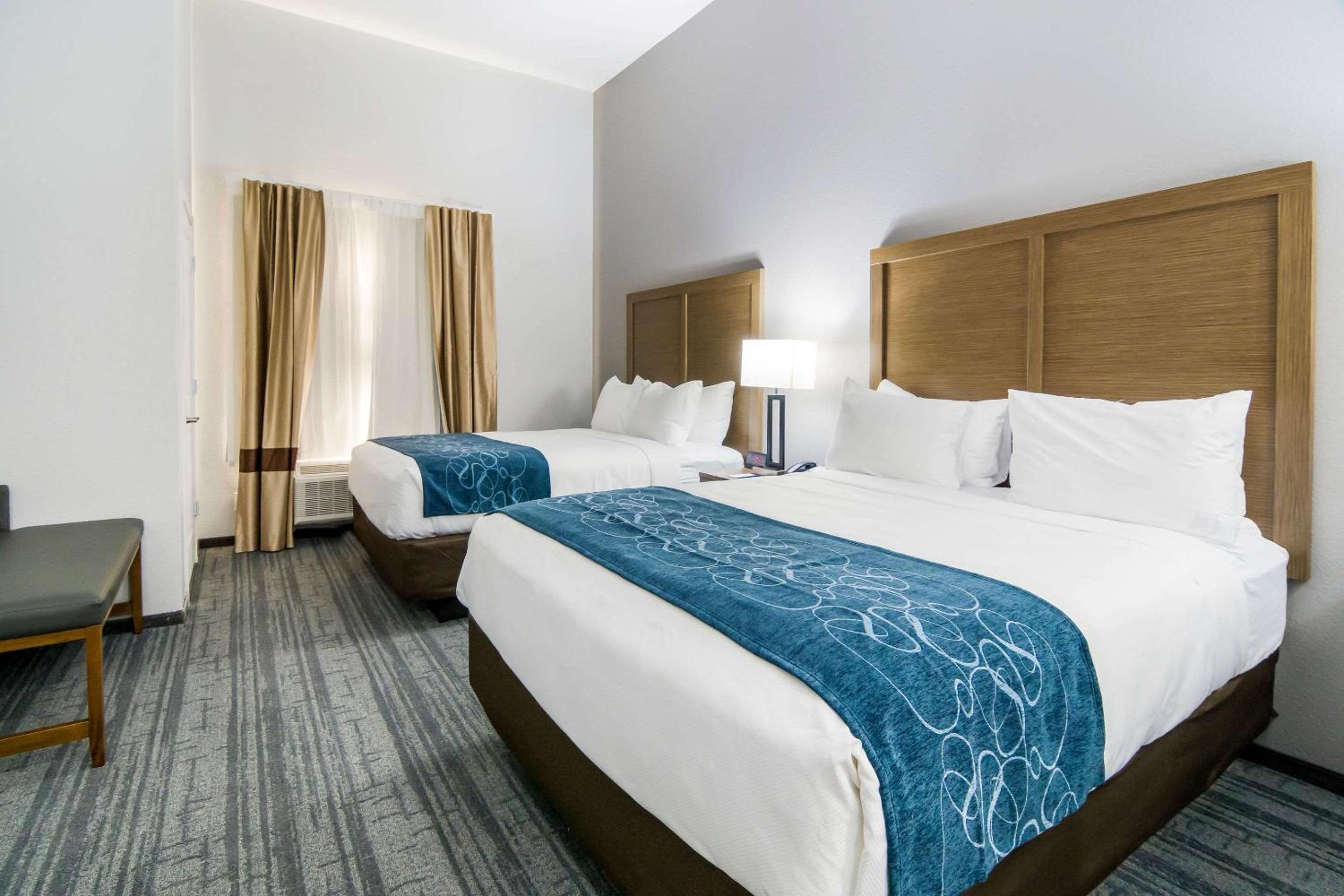 Queen Suite with Two Queen Beds - Non-Smoking - Photo 1