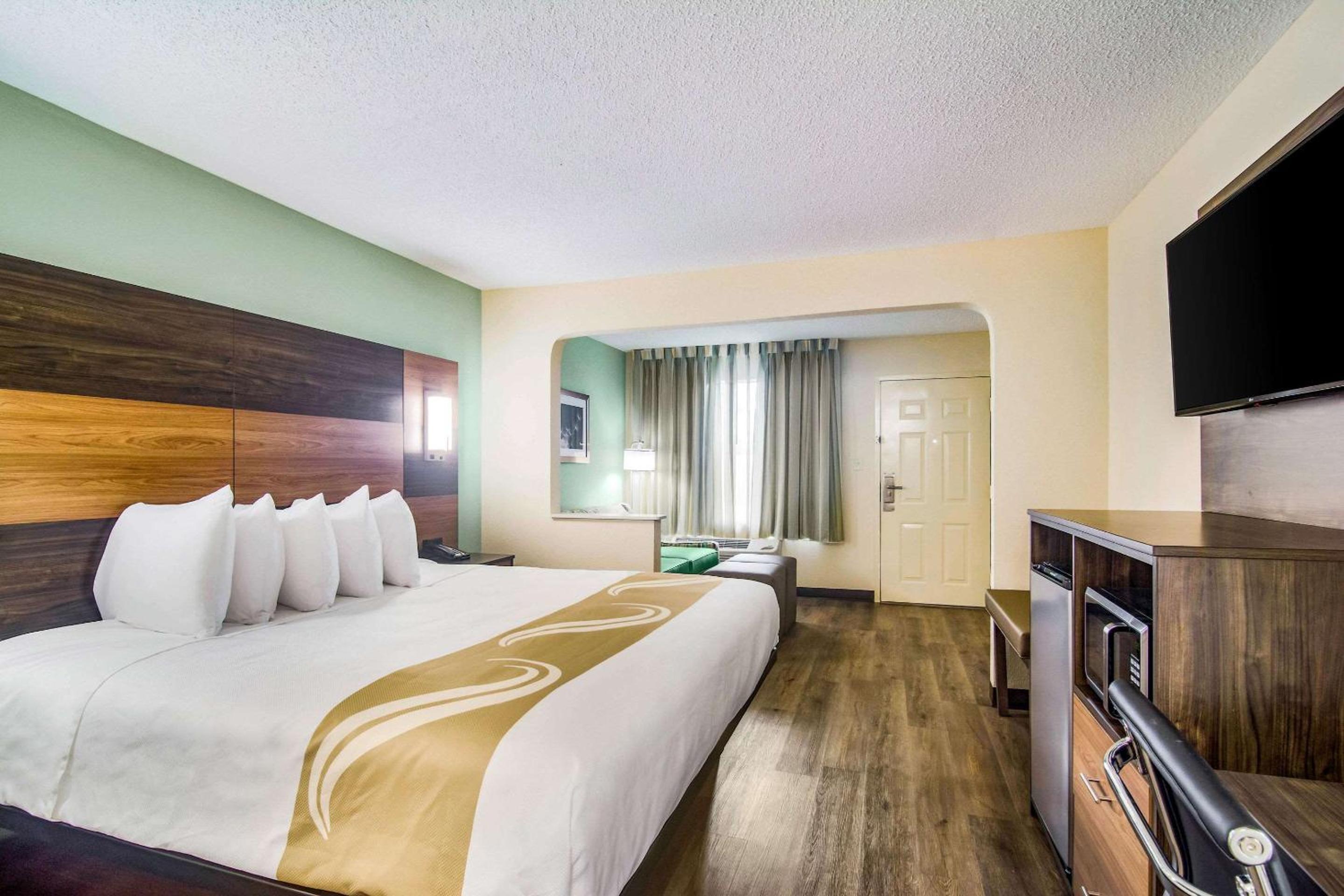 King Suite - Non-Smoking - Photo 1
