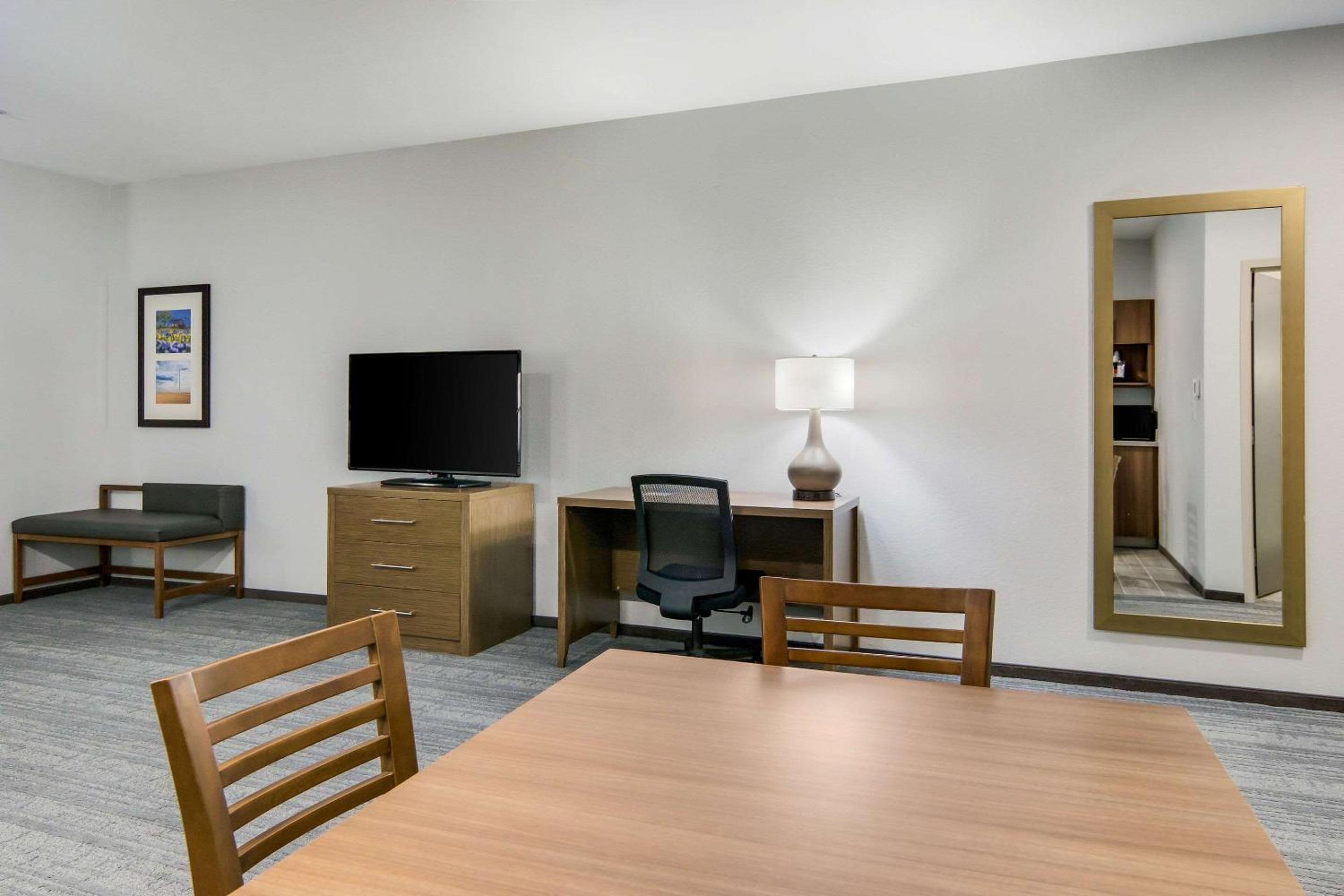 Efficiency King Suite - Non-Smoking - Photo 2
