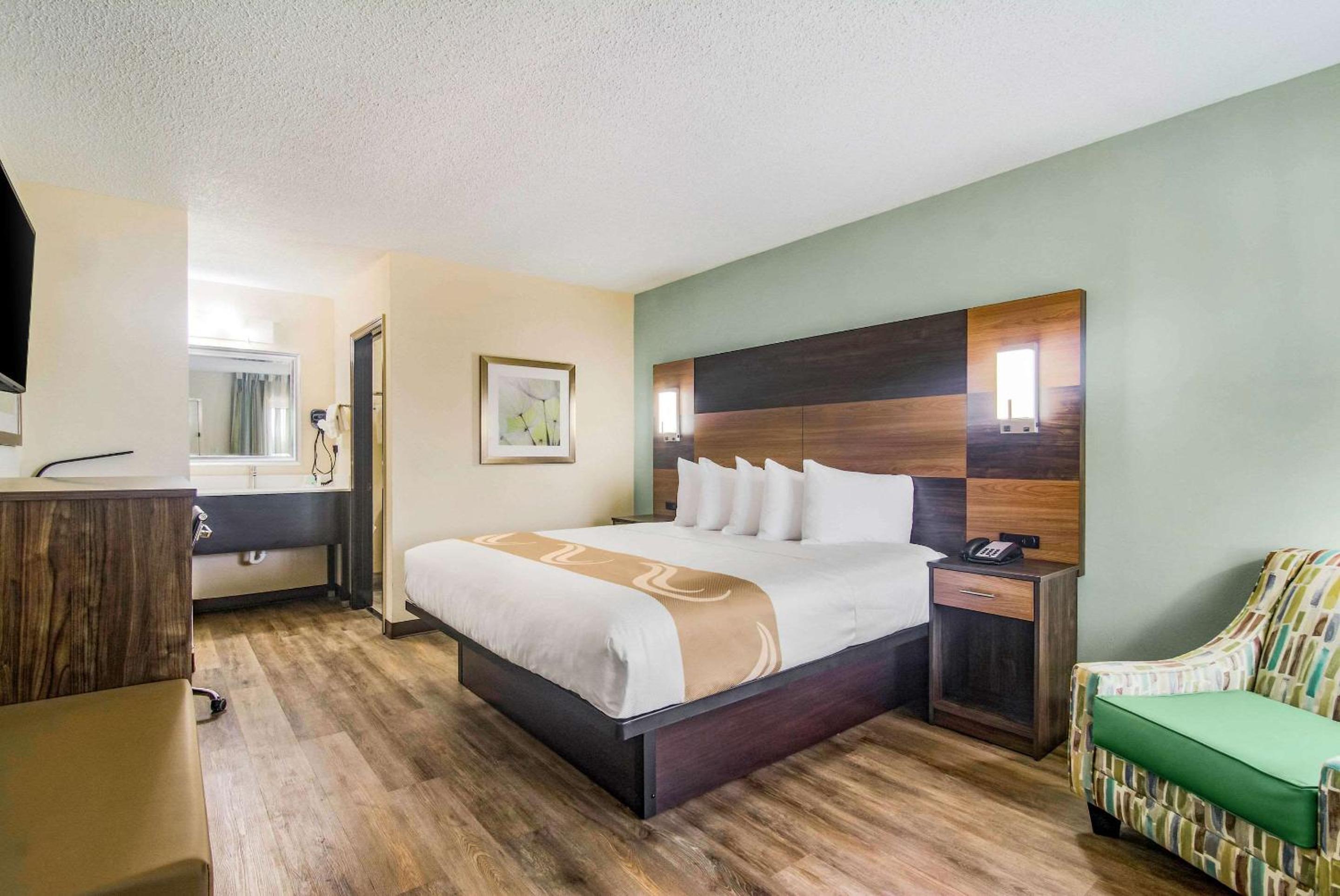King Room - Non-Smoking - Photo 1