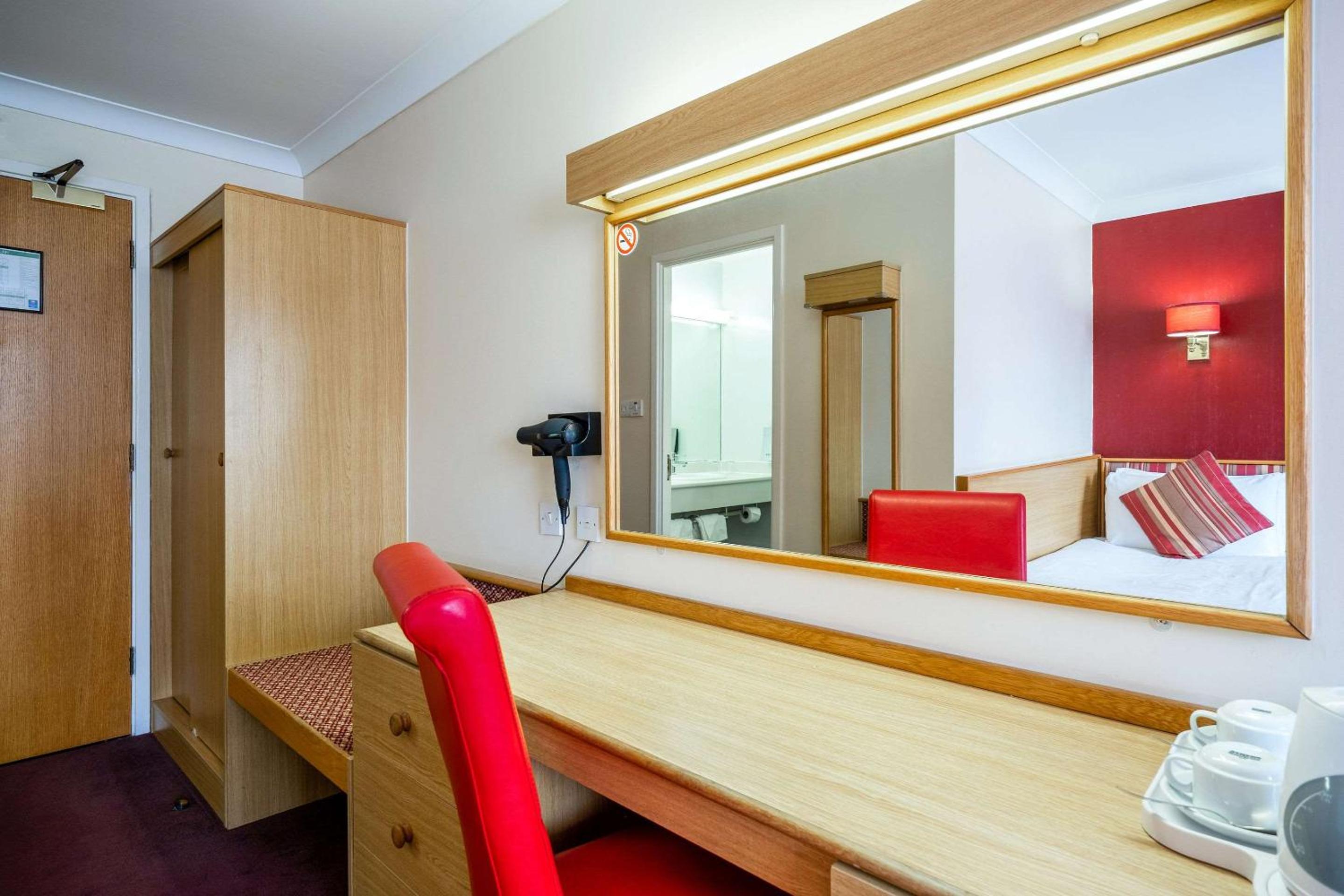 Twin Room - Photo 2