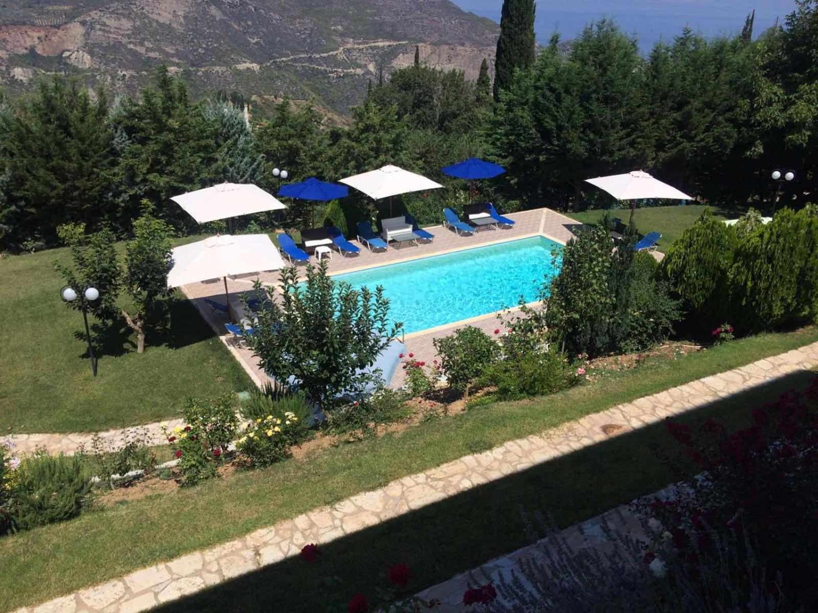 Deluxe Two-Bedroom Apartment with Garden View photo 1