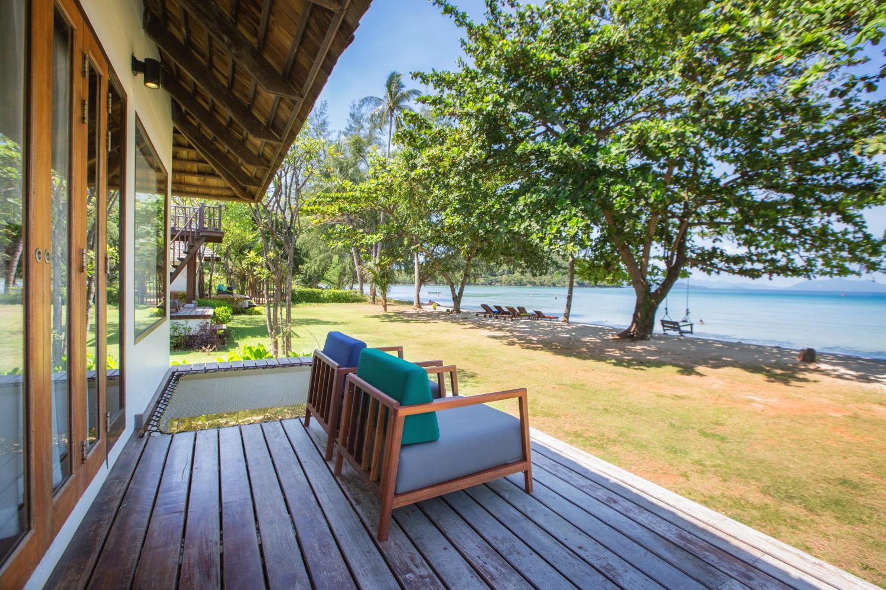 Beachfront Deluxe Villa photo 2