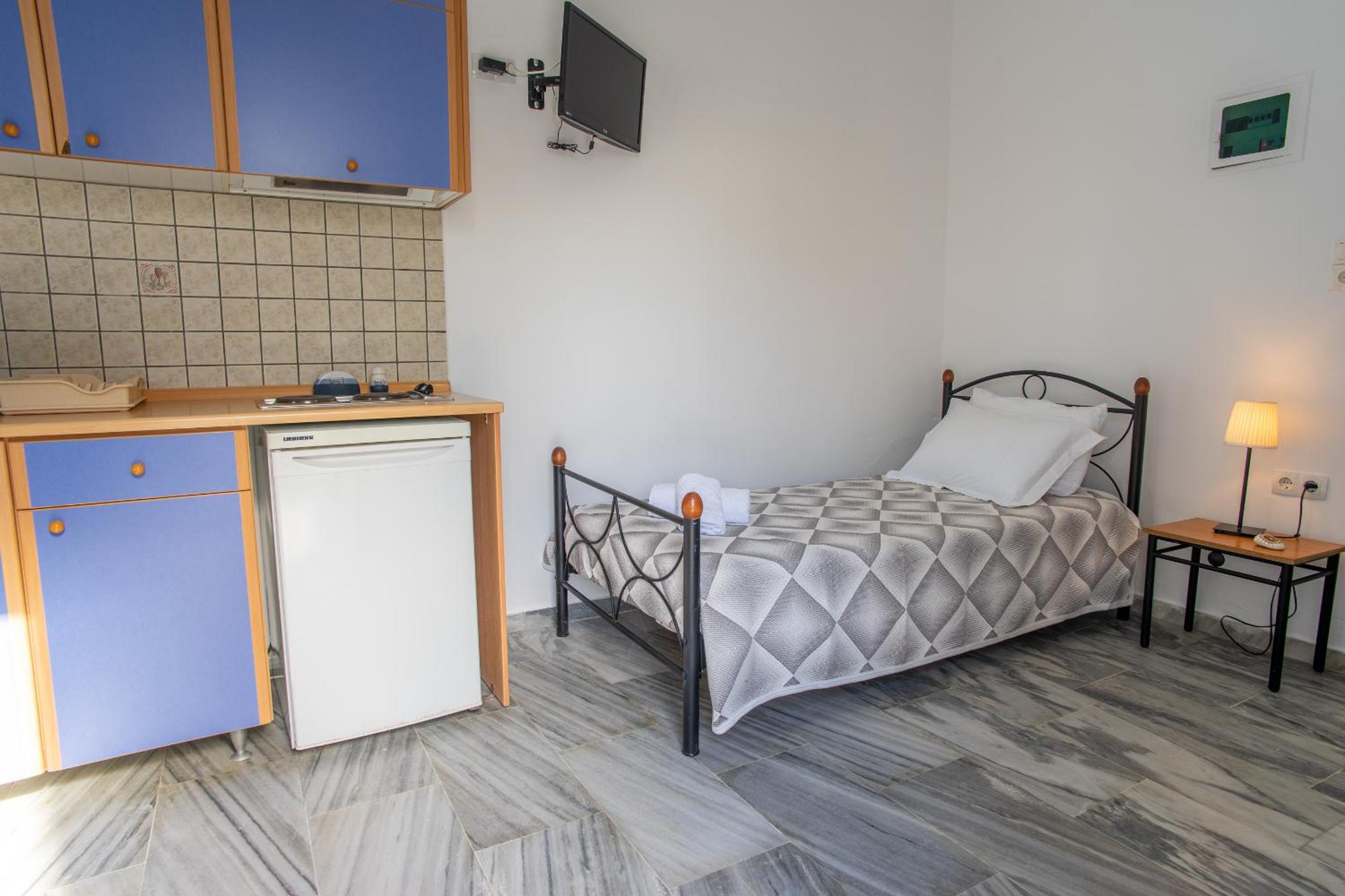 One-Bedroom Apartment (3 Adults) with Kitchen photo 2