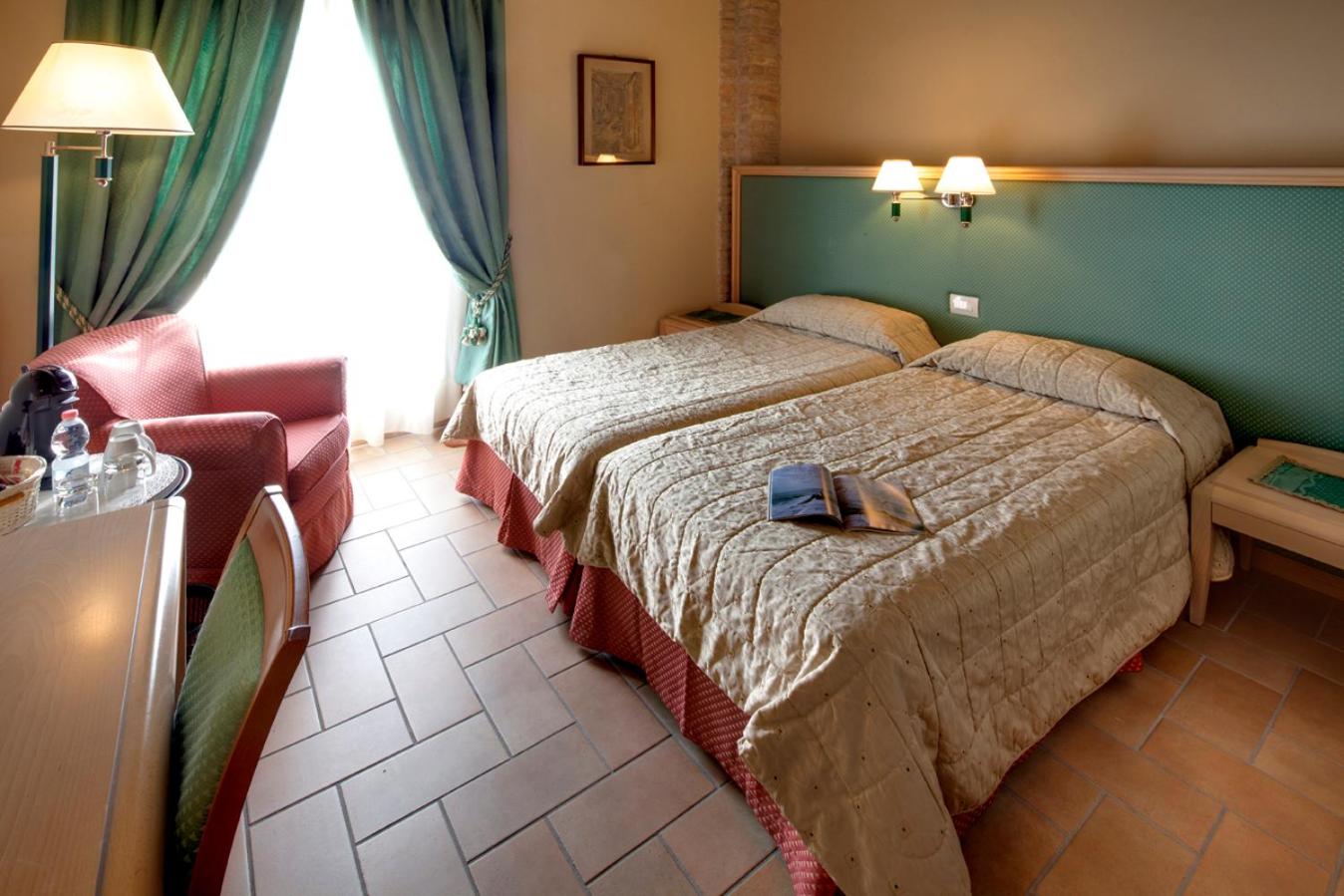 Double or Twin Room - Photo 7