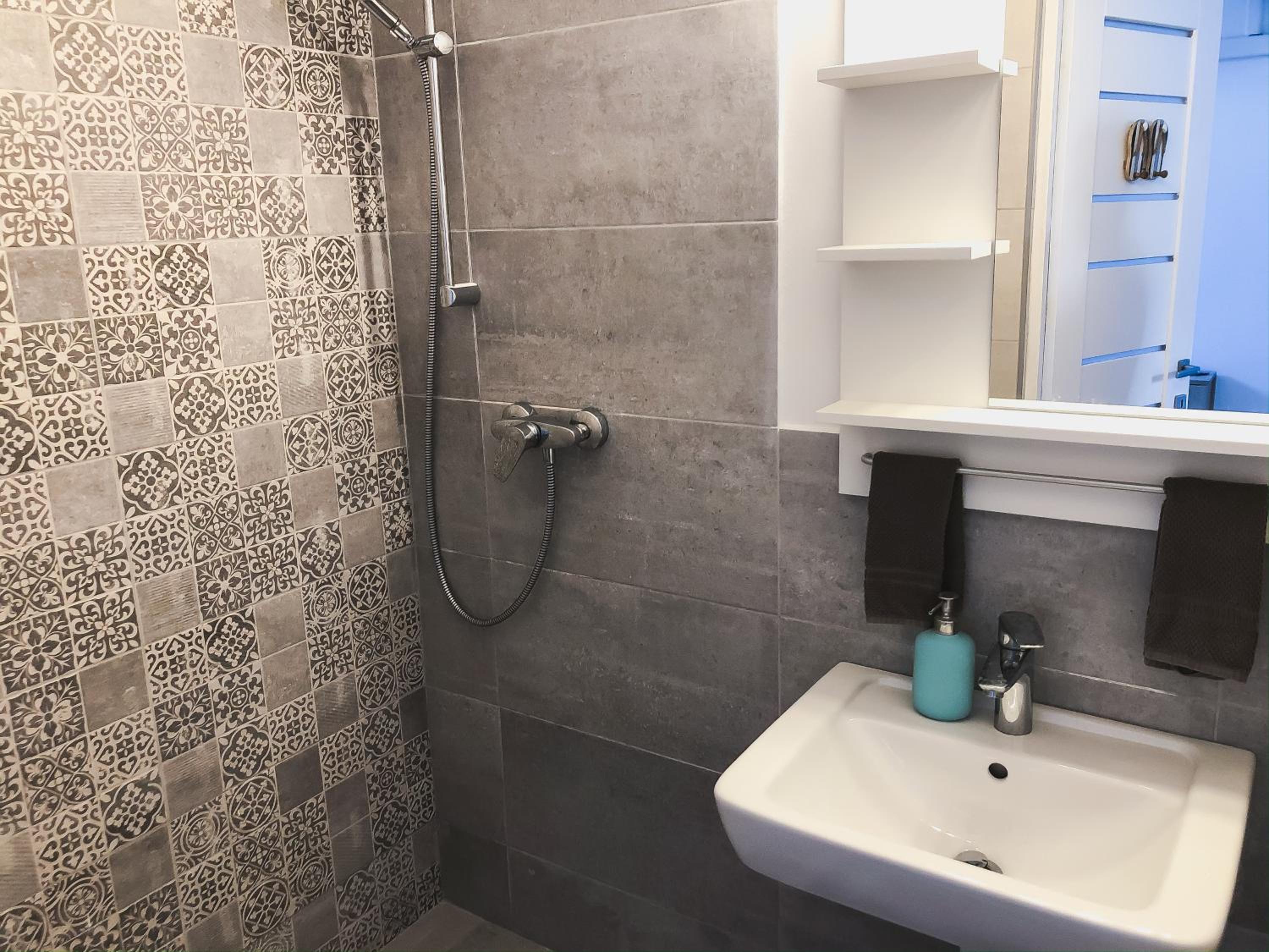 Quadruple Room with Private External Bathroom - Photo 6