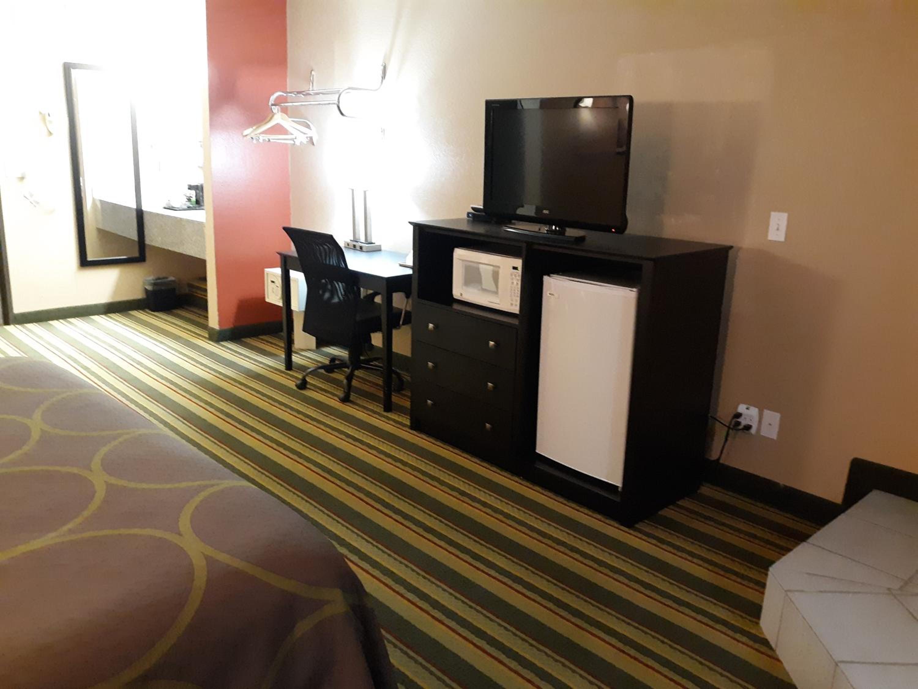 Deluxe King Studio Suite - Non-Smoking - Photo 3