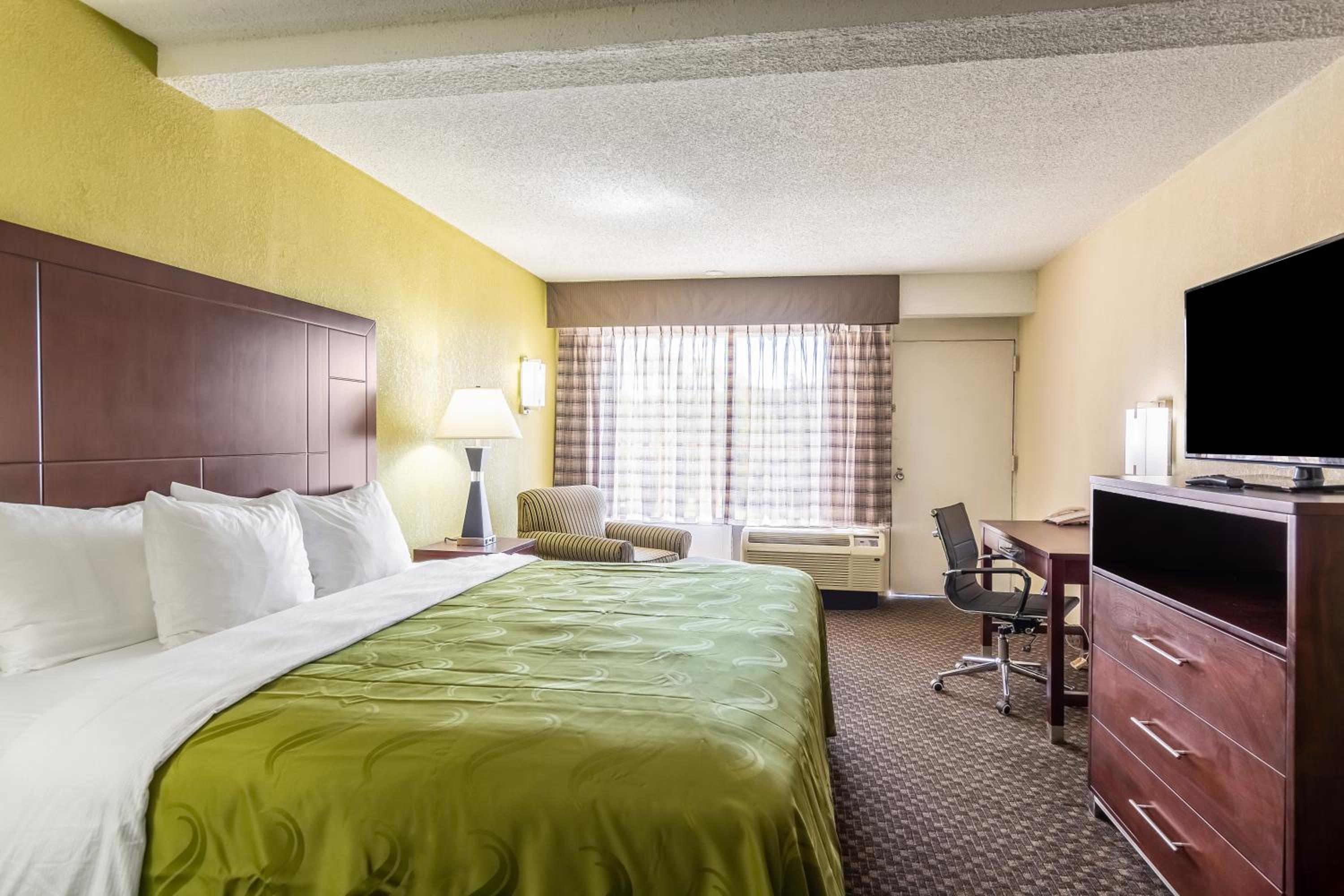 King Room - Non-Smoking - Photo 1