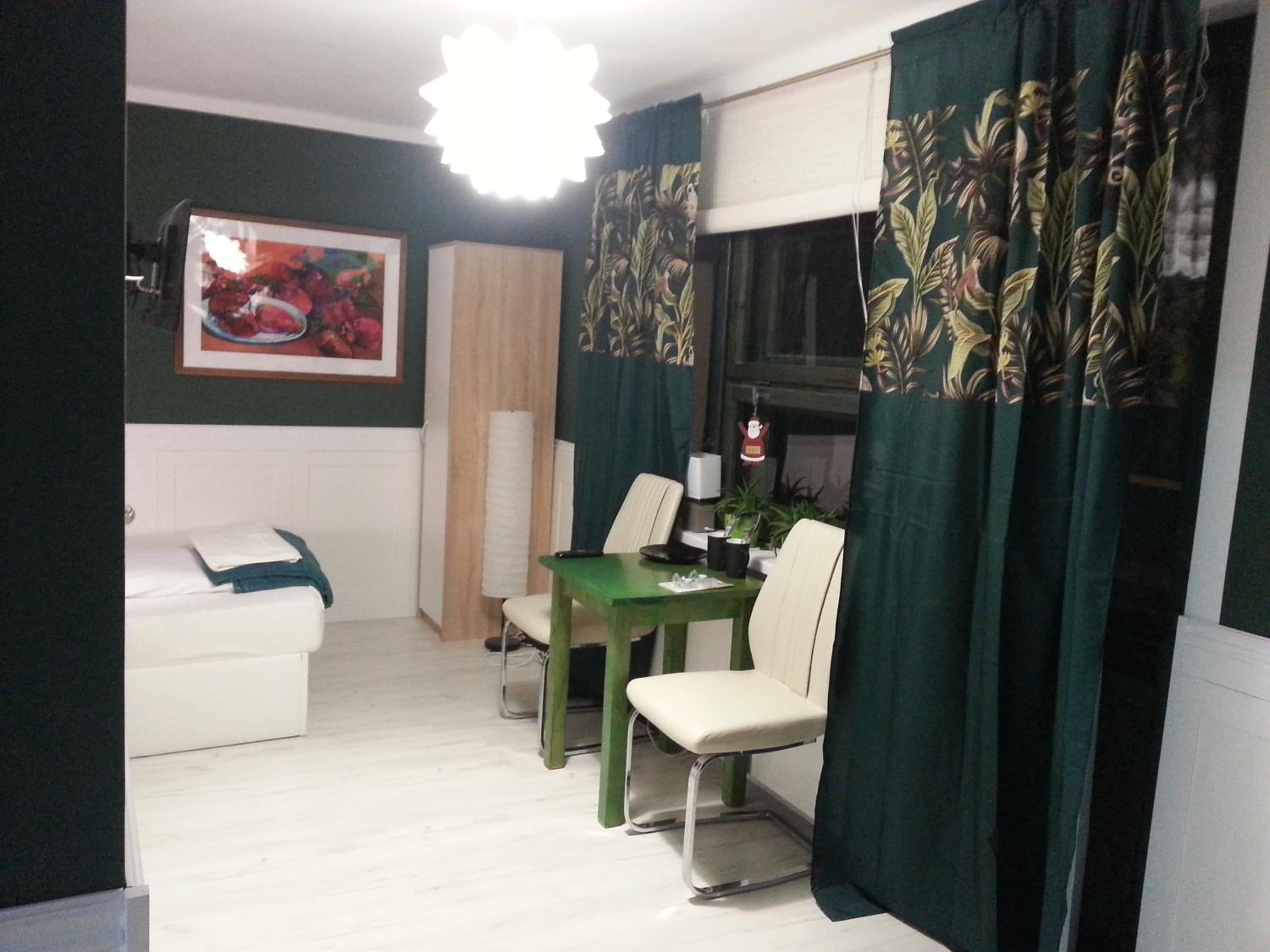 Deluxe Double Room with Balcony - Photo 23