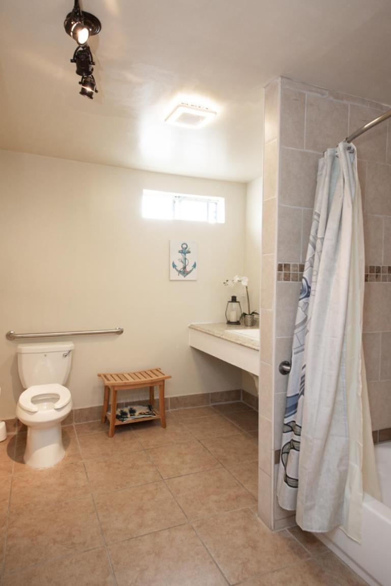 Large Double Room - Photo 4