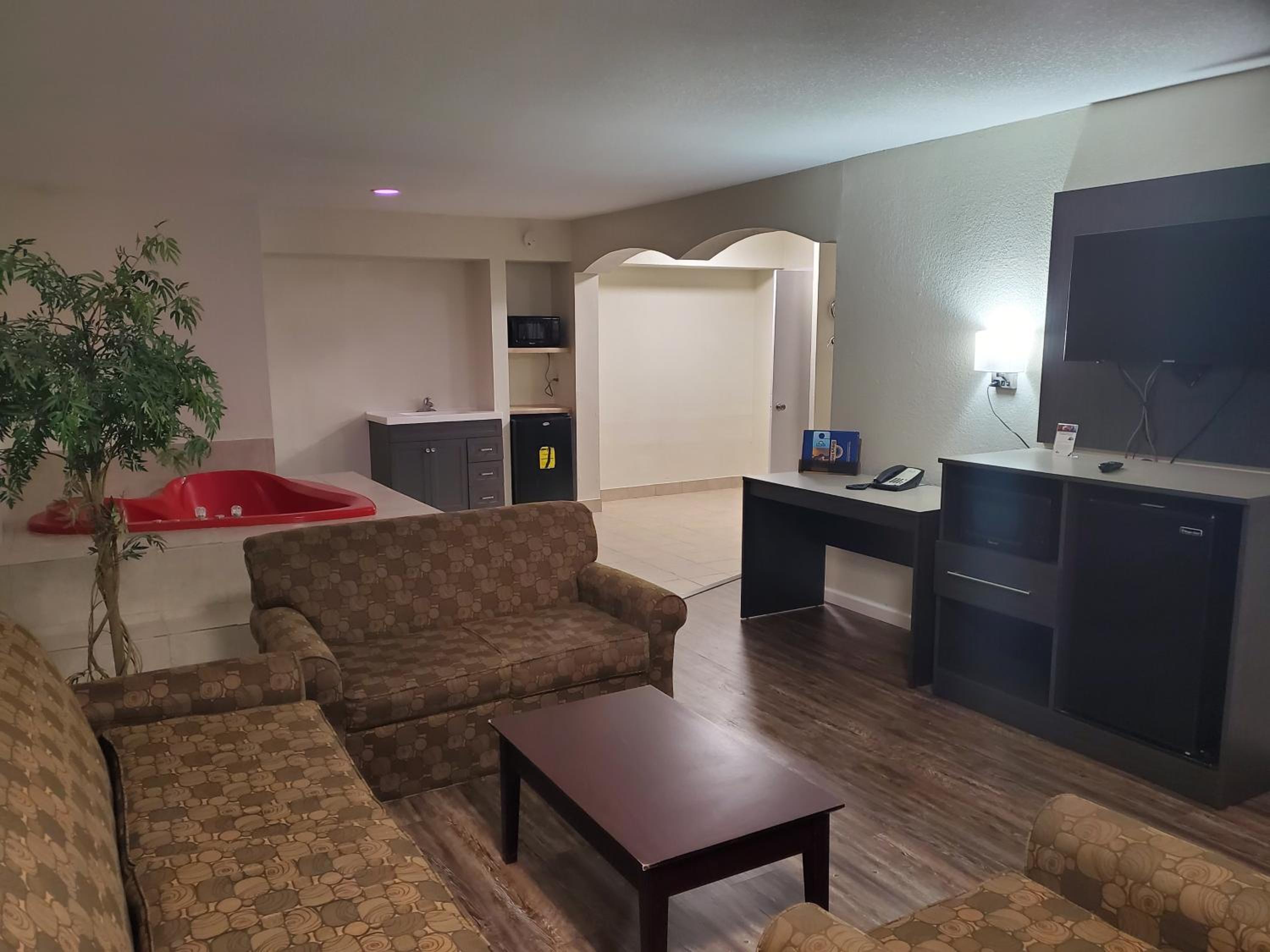 One-Bedroom King Suite - Non-Smoking - Photo 4