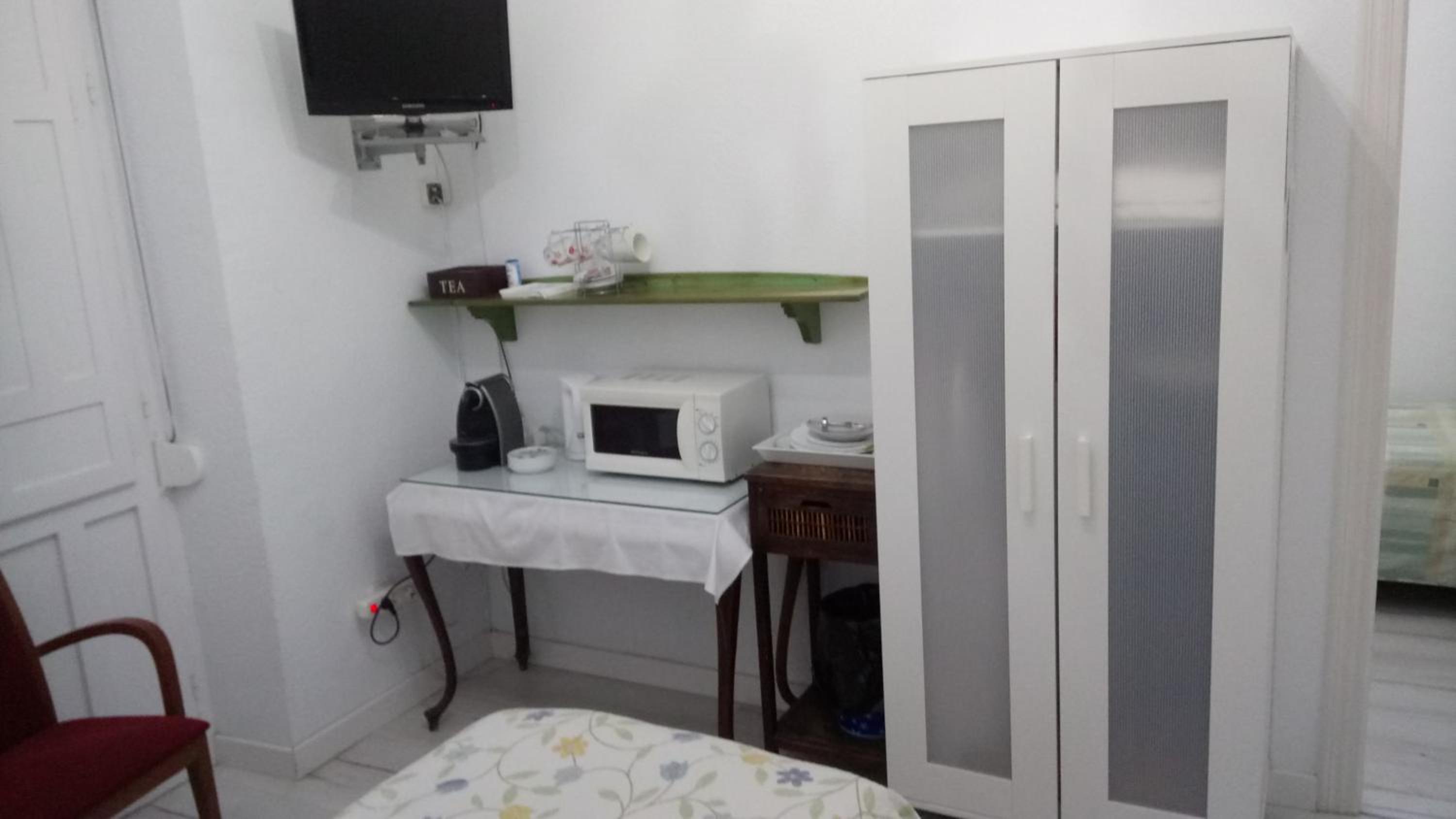 Quadruple Room with Private External Bathroom - Photo 3