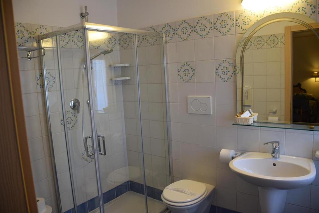 Double or Twin Room with Mountain View - Photo 10