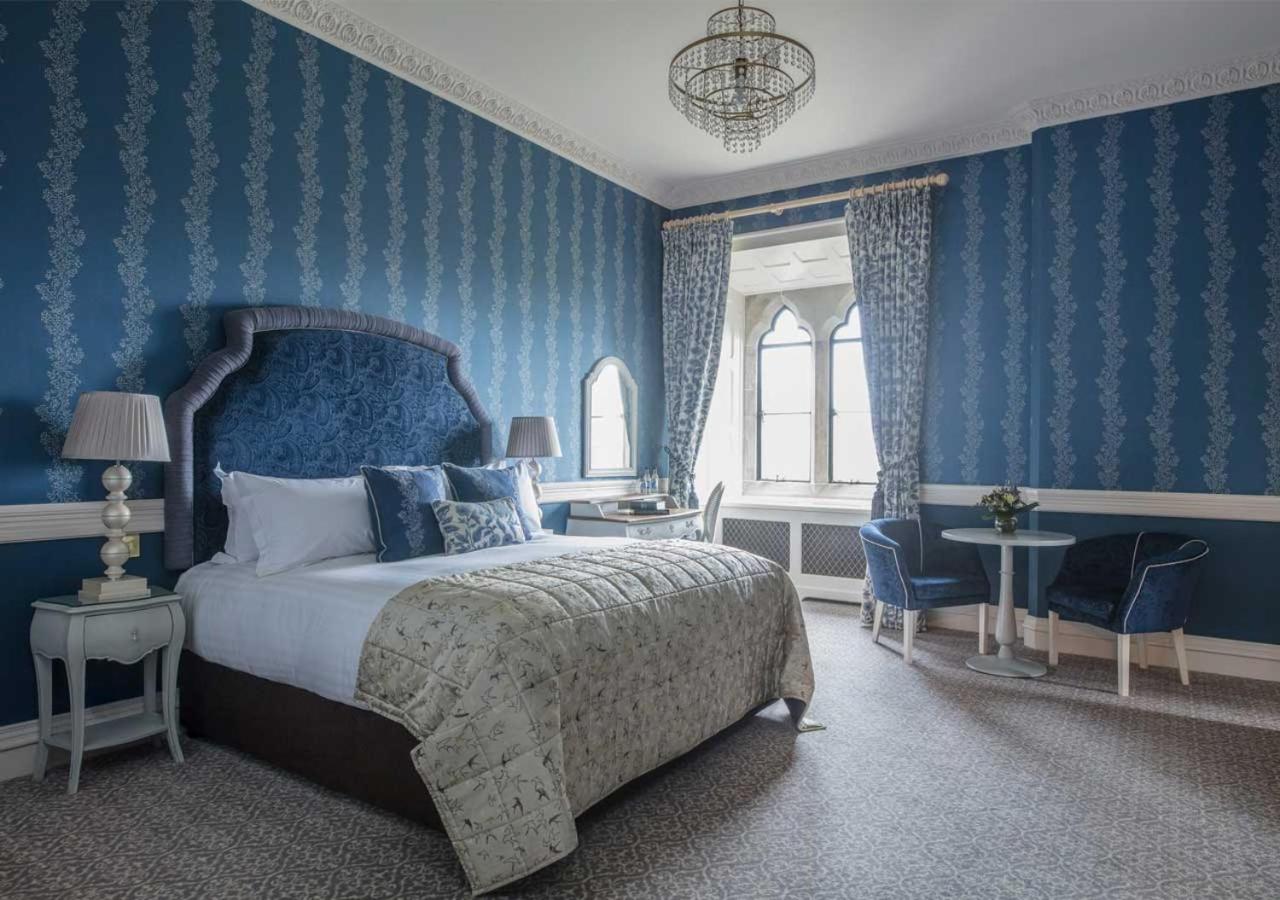 Luxury Castle Bedroom photo 2