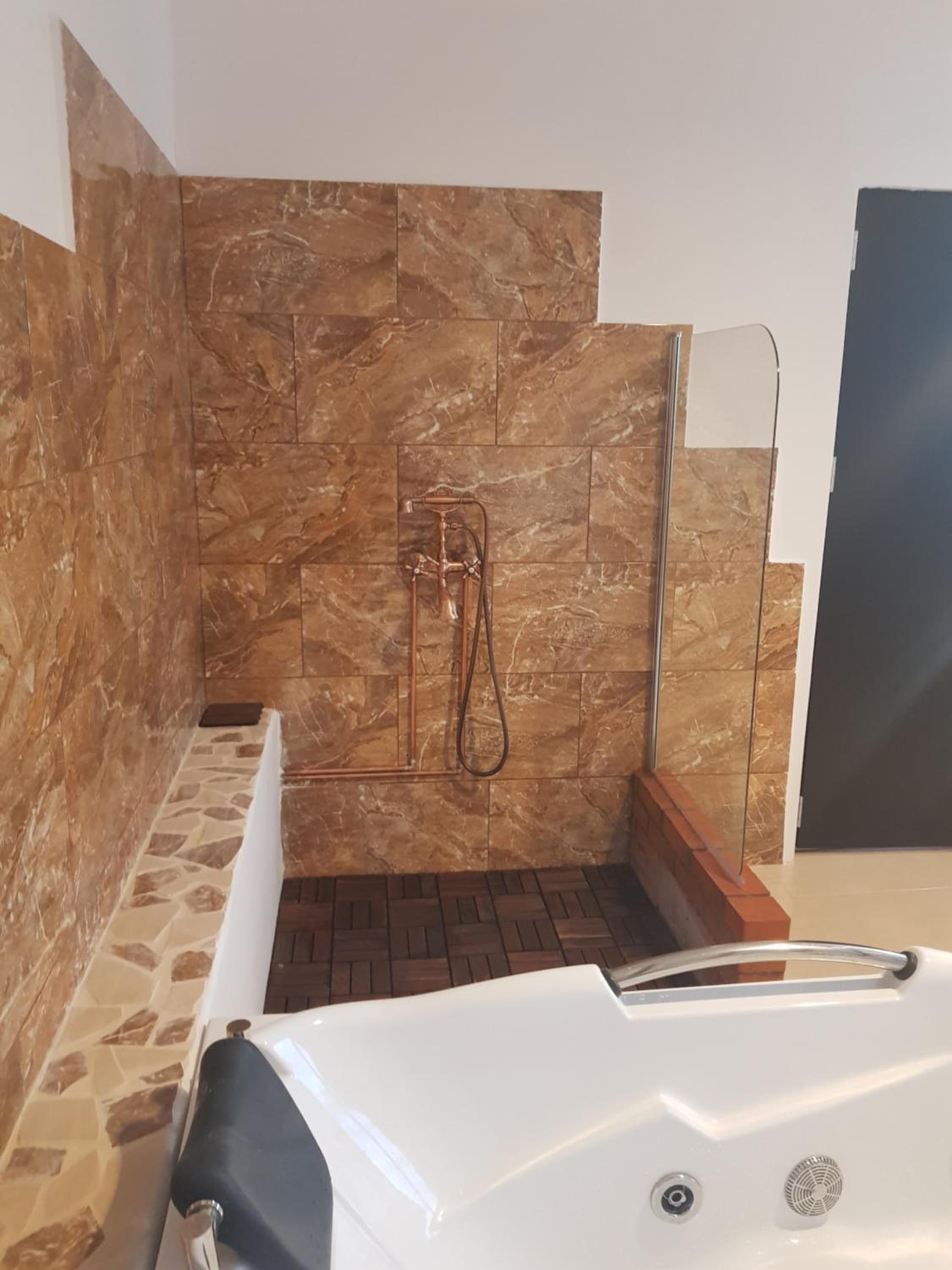 King Suite with Spa Bath photo 3