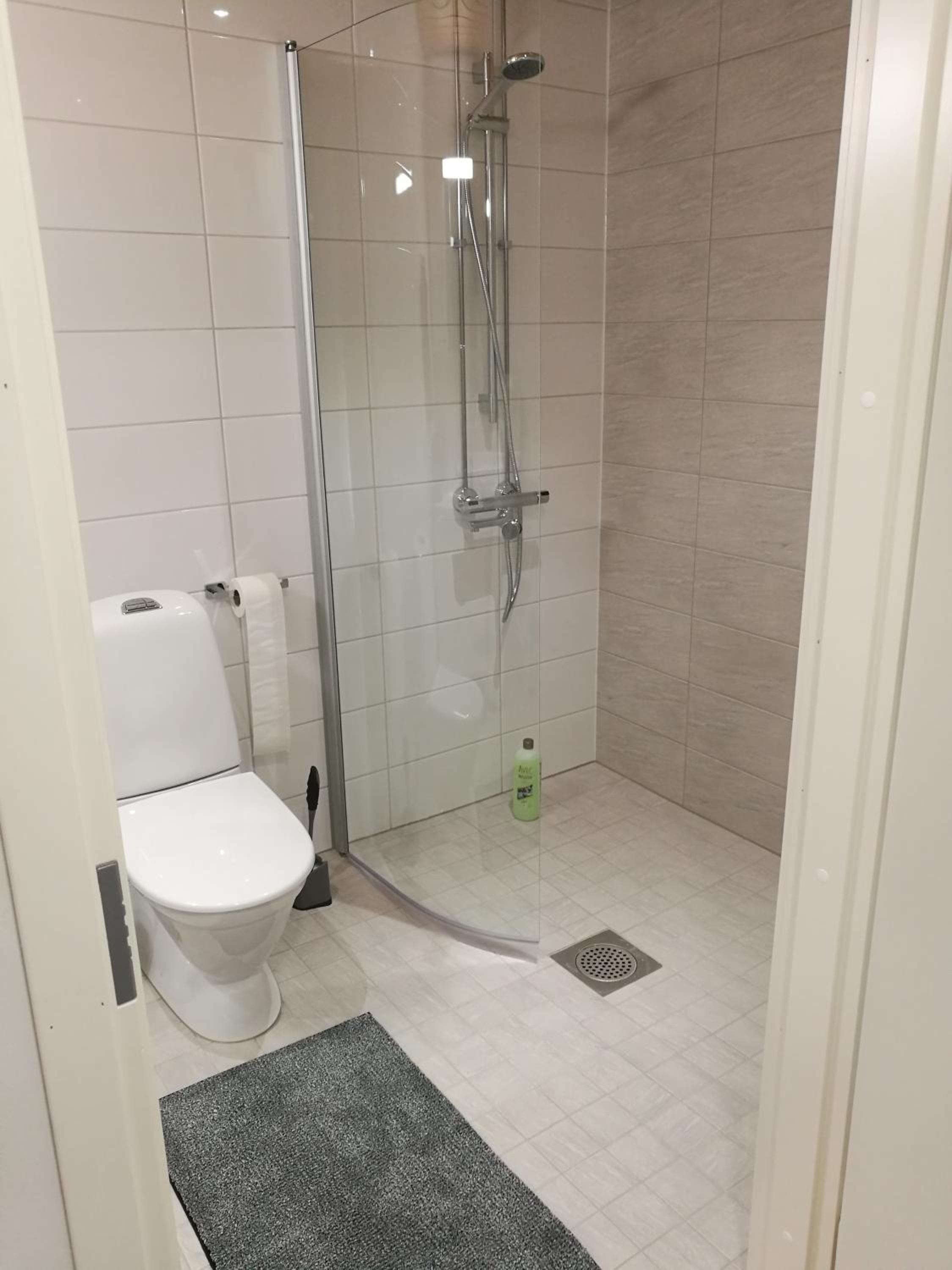 One-Bedroom Apartment - Photo 3