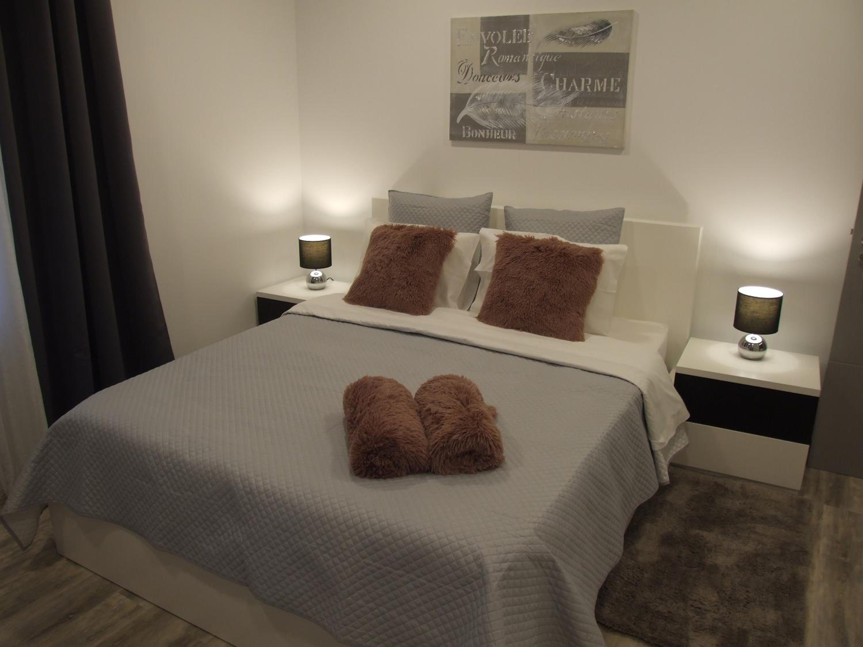 One-Bedroom House photo 1