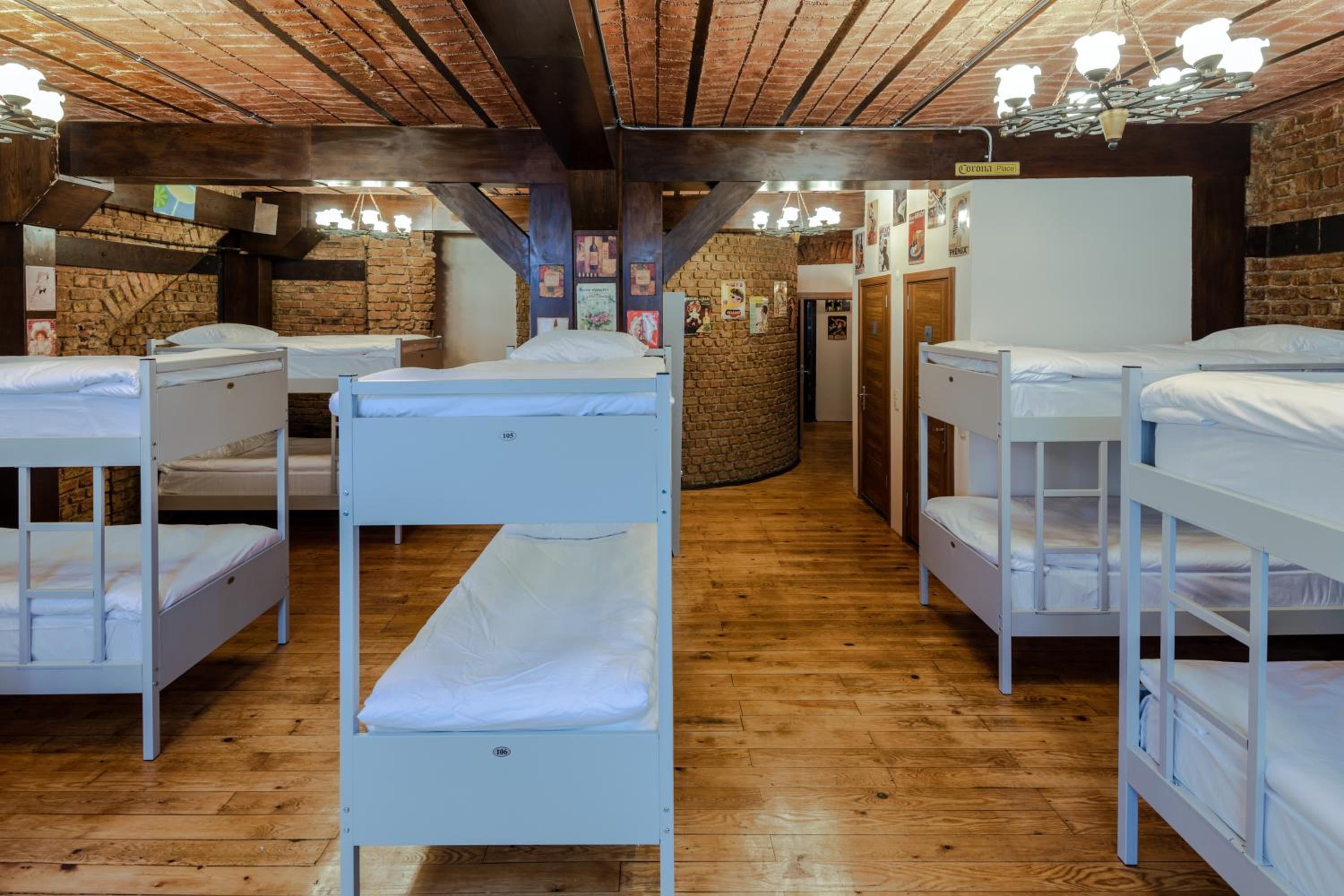 Bed in 12-Bed Female Dormitory Room photo 3