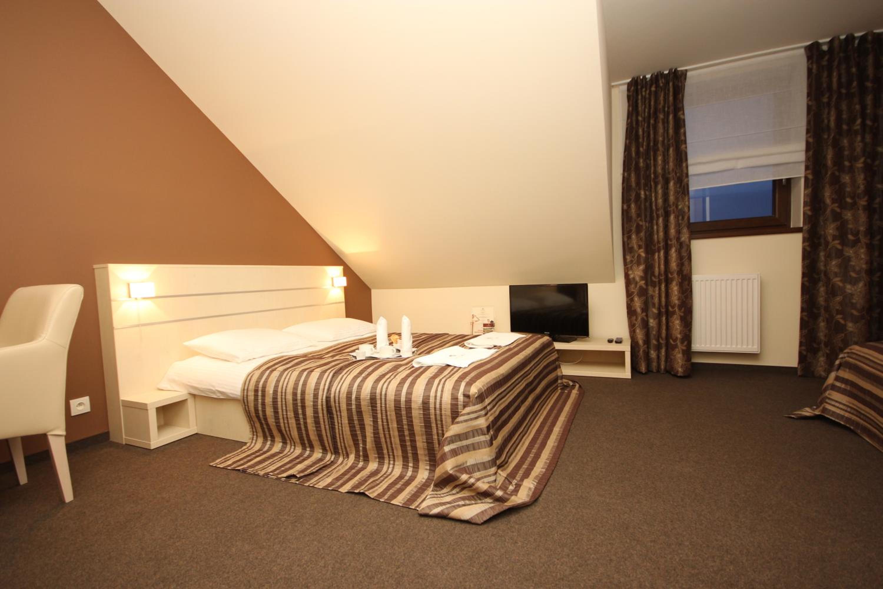 Double Room - Photo 5