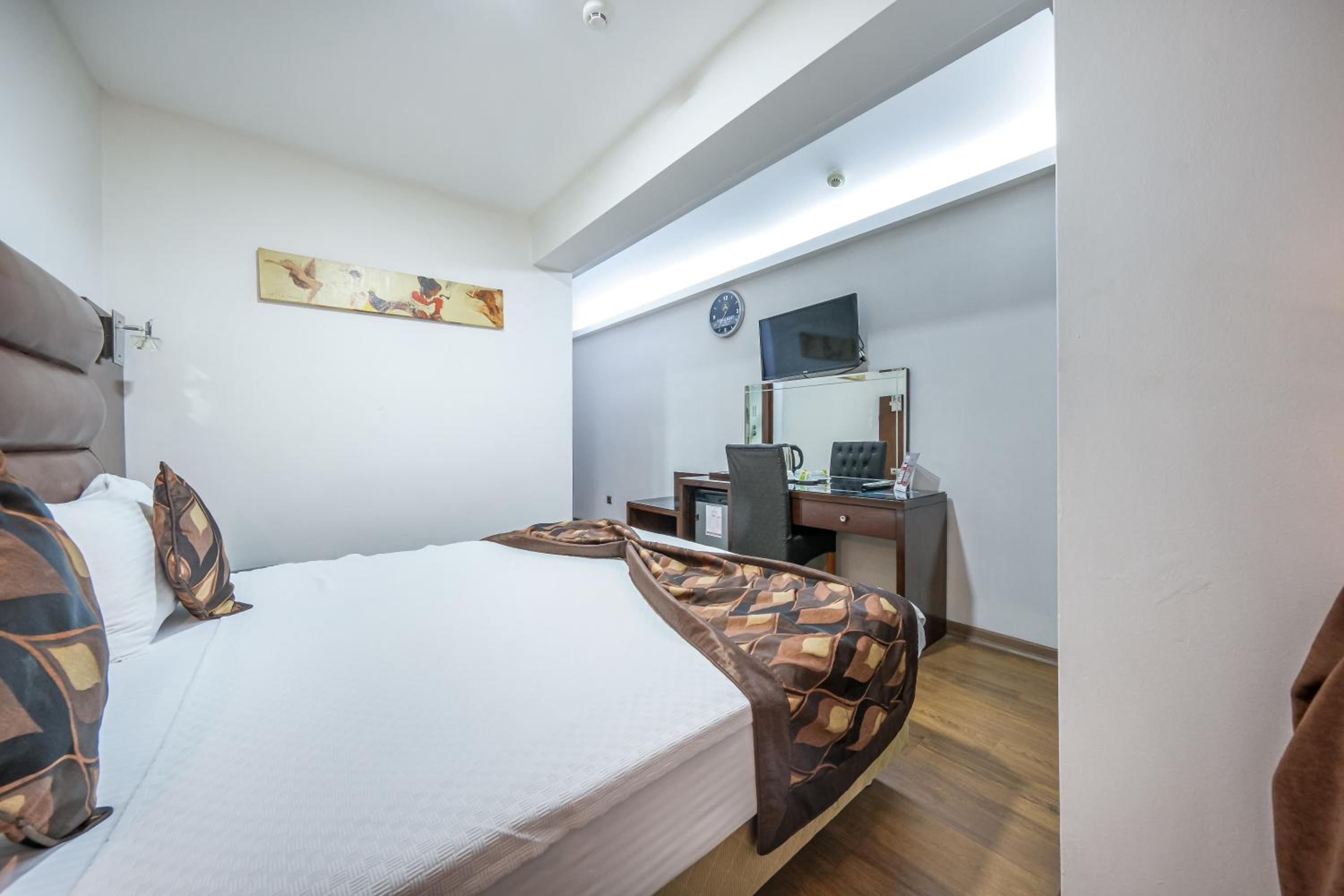 Budget Double Room photo 3
