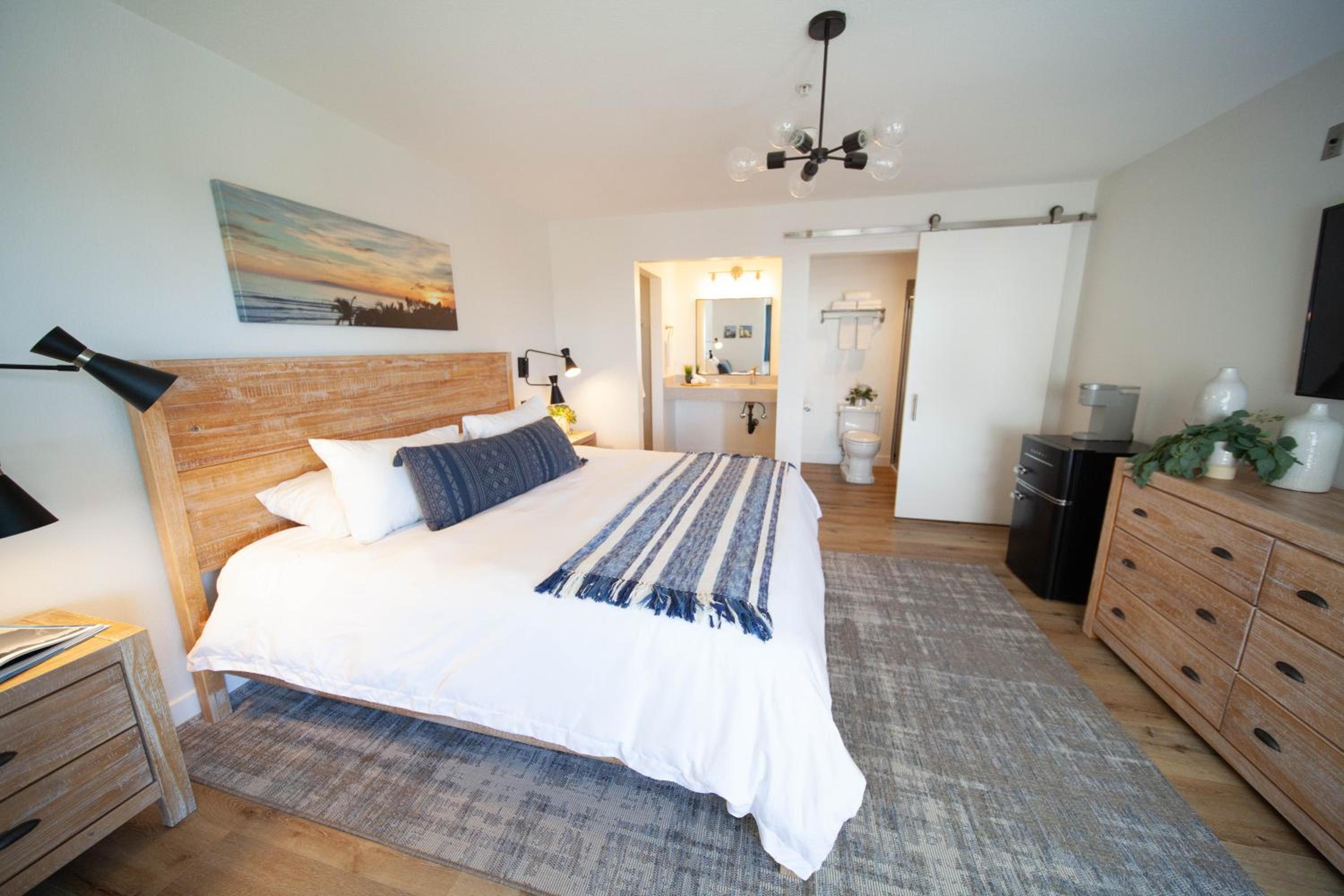 Coastal King Room photo 2