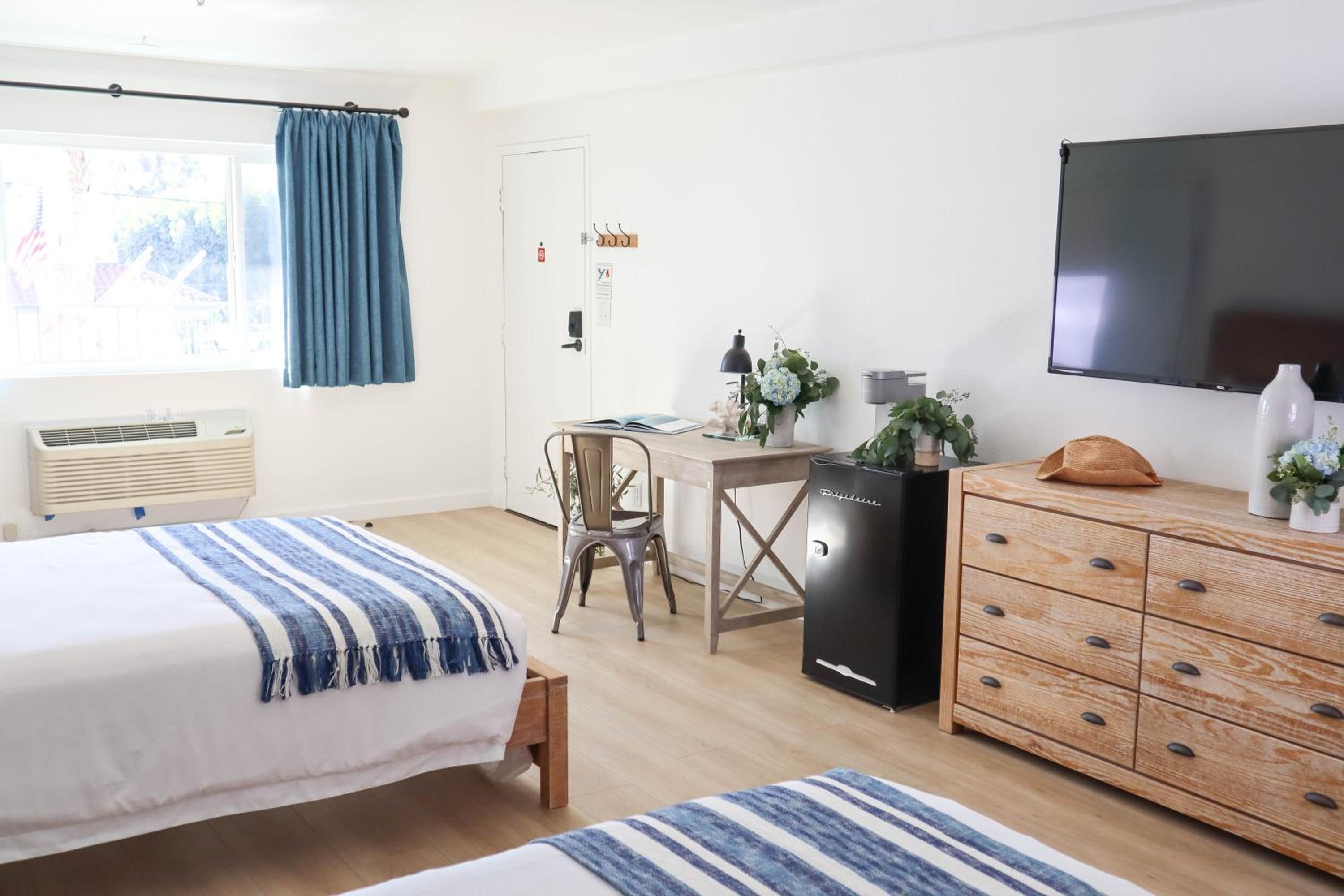 Coastal Deluxe Two Queen Beds photo 1