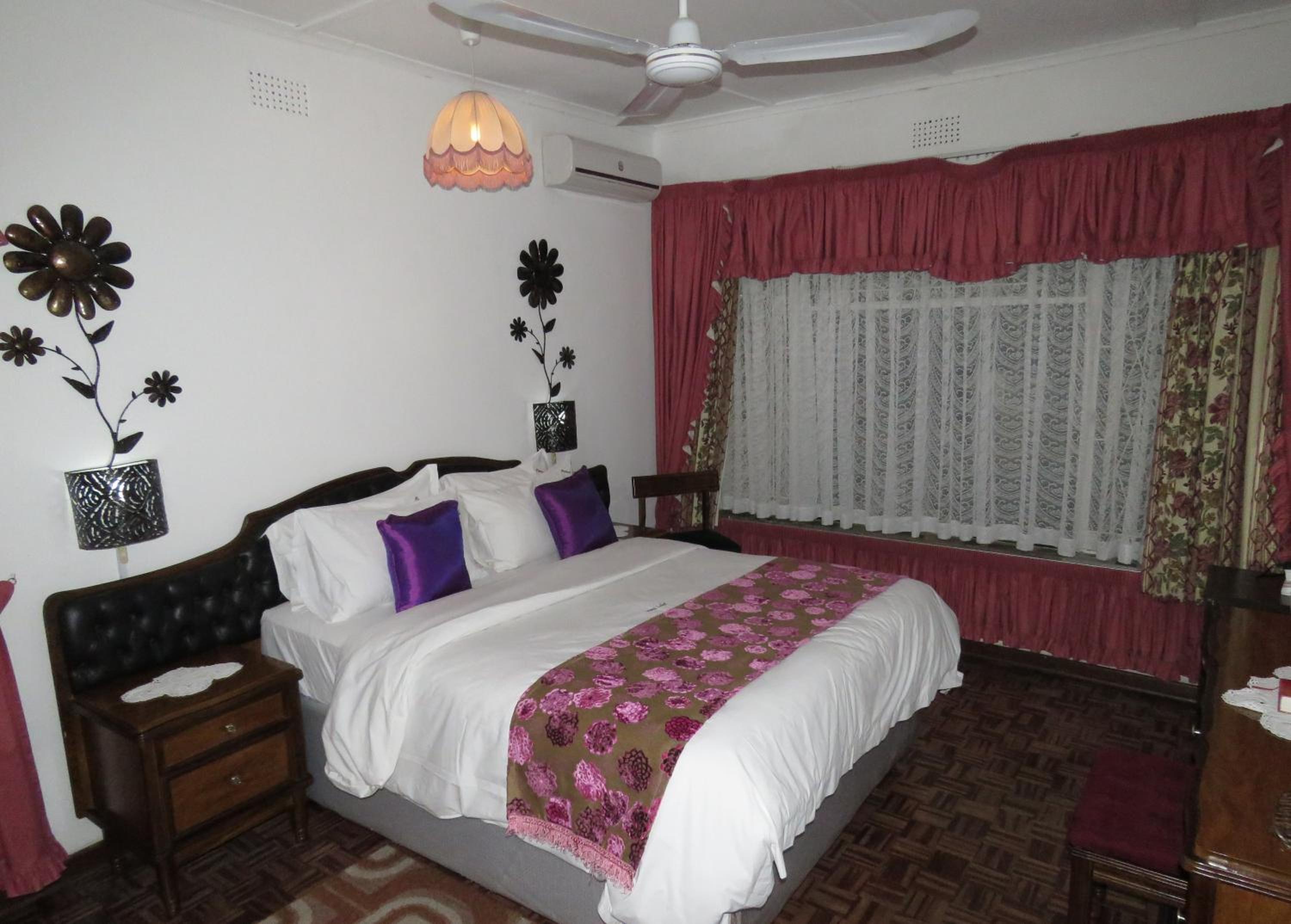 Deluxe Queen Suite photo 1