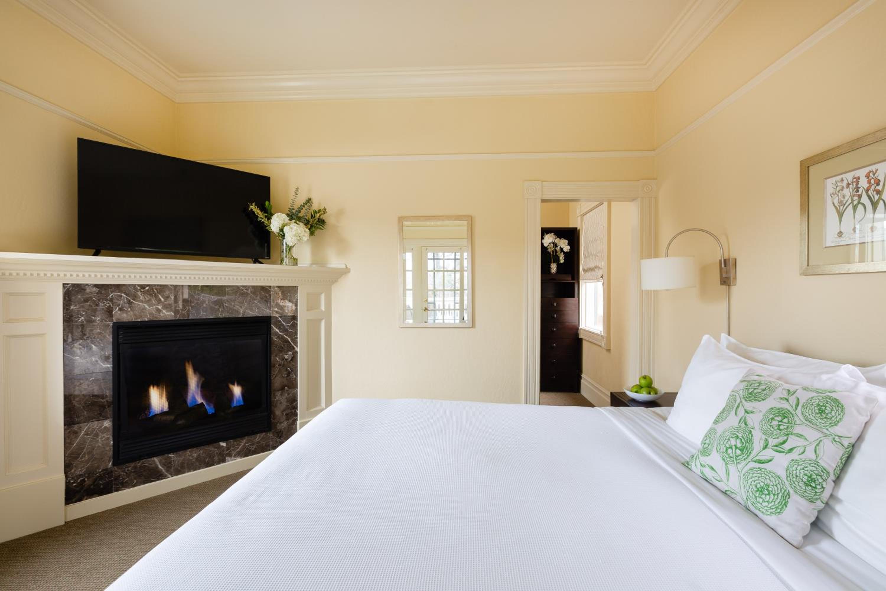 Carriage House  - Photo 4
