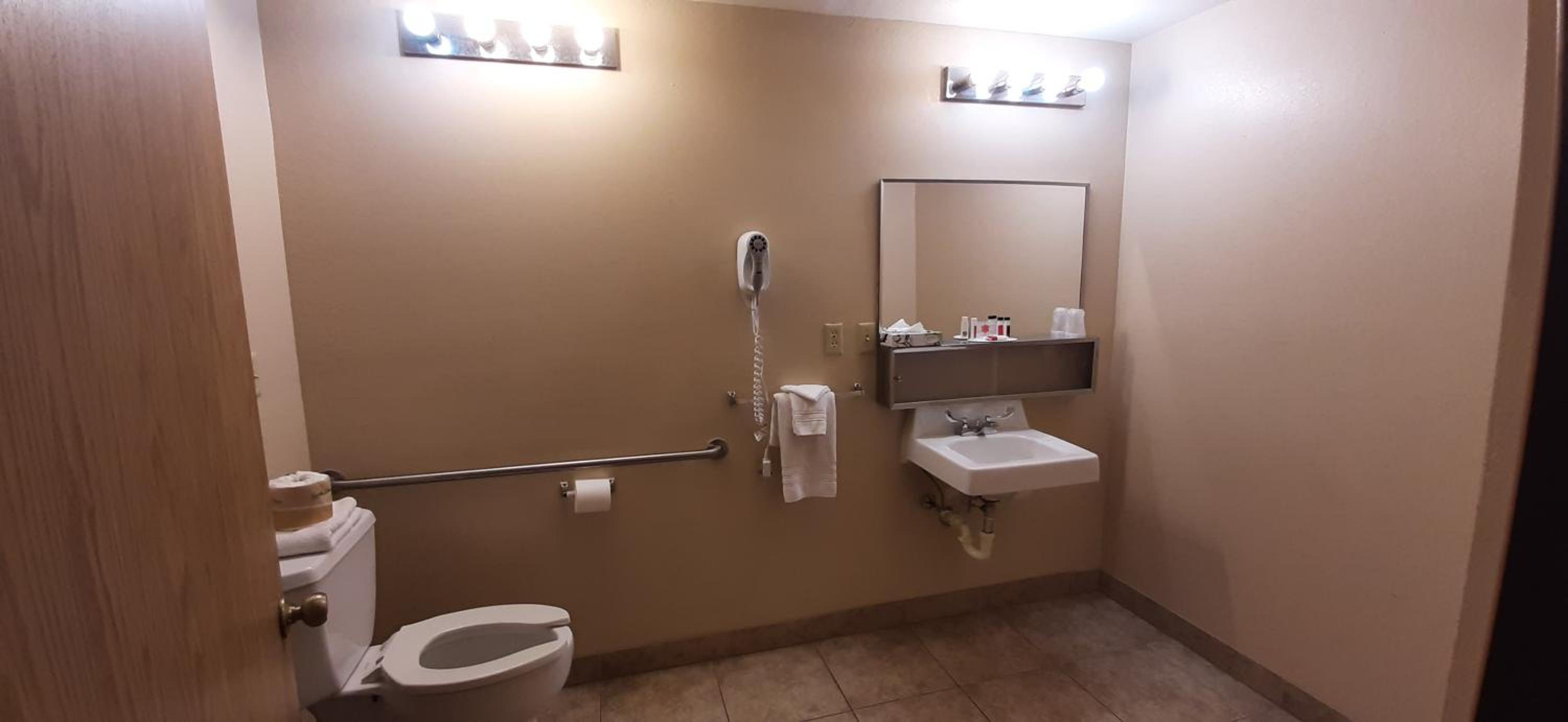 Queen Room - Disability Access/Non-Smoking - Photo 4