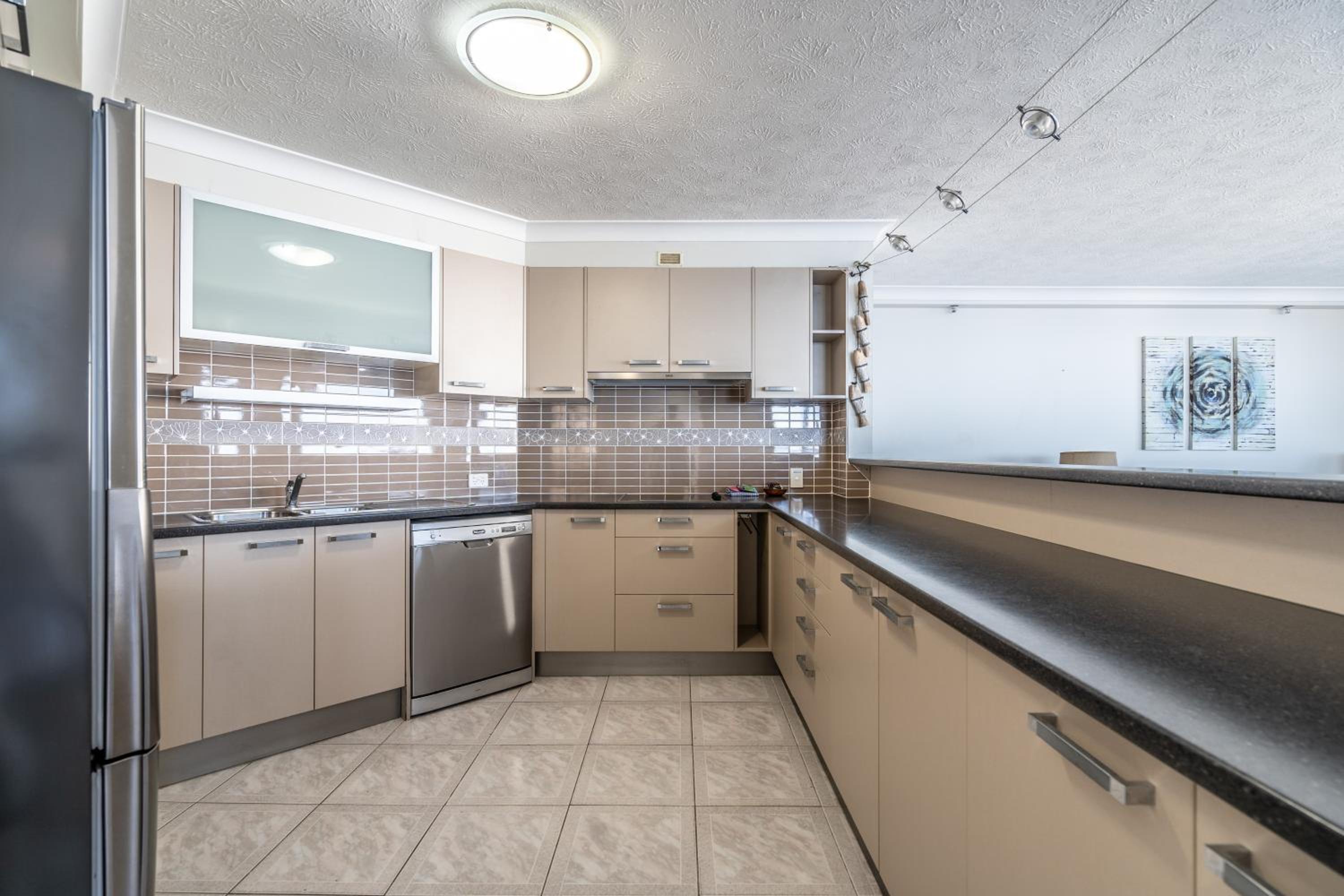 Superior Three-Bedroom Apartment - Photo 9