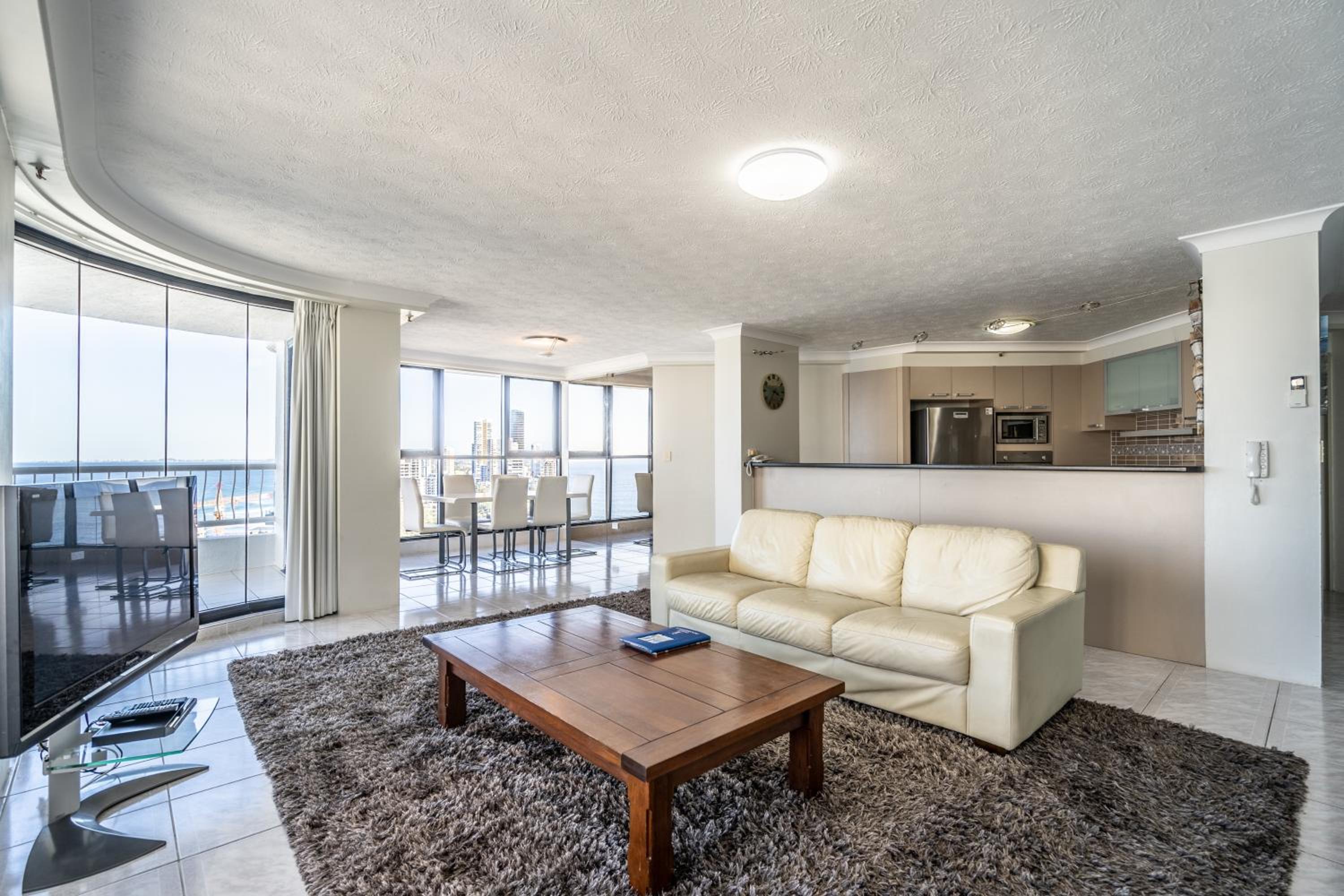 Superior Three-Bedroom Apartment - Photo 8