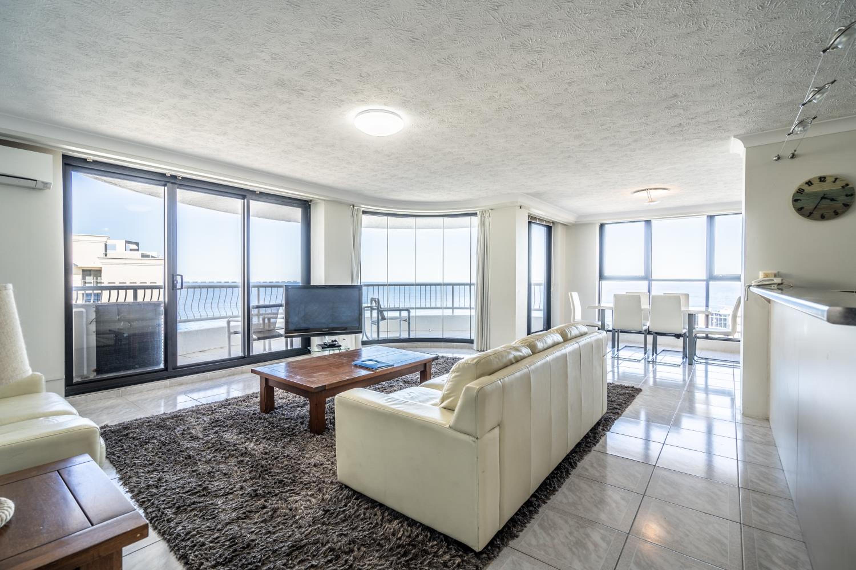 Superior Three-Bedroom Apartment - Photo 7