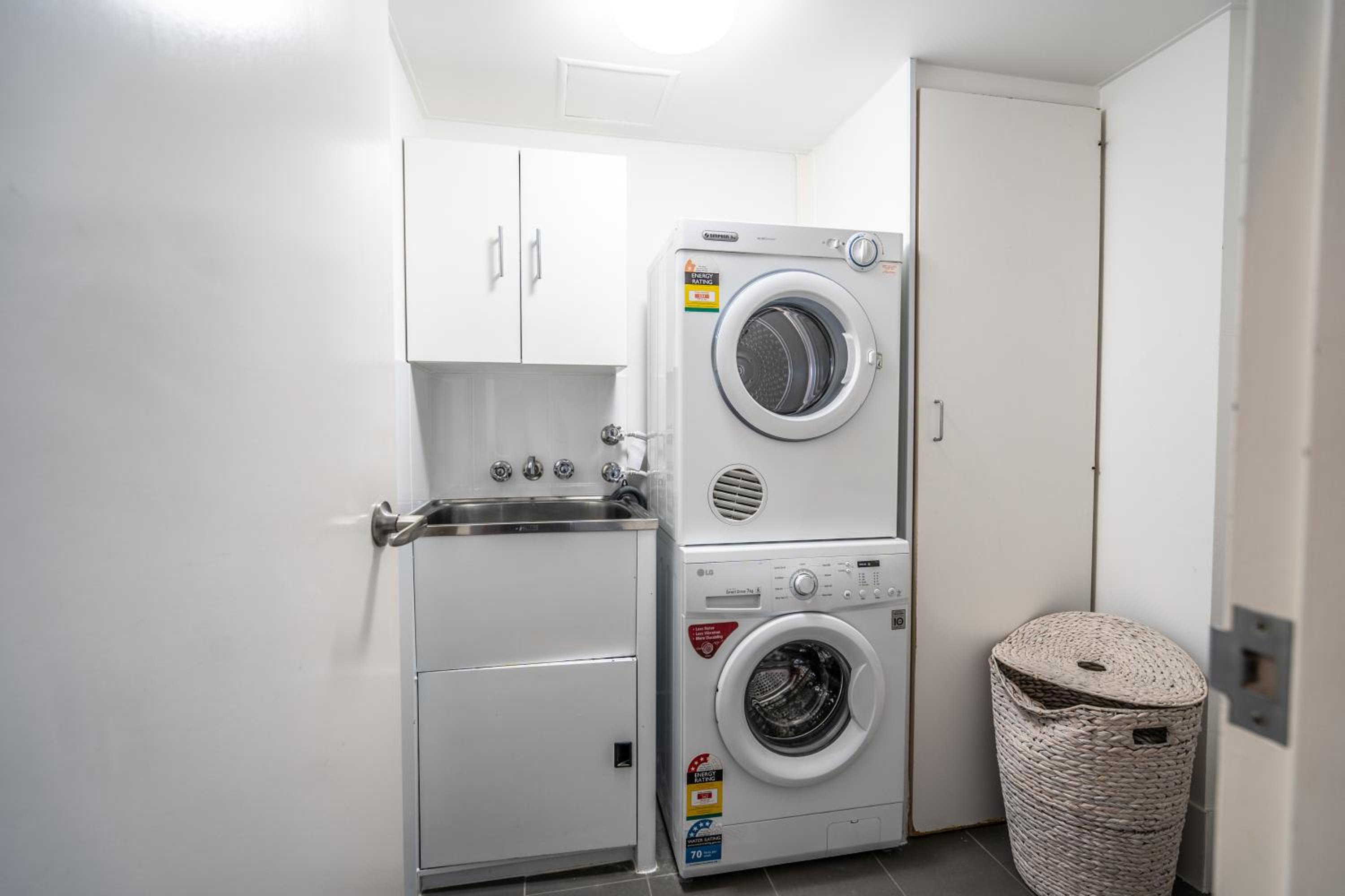 Superior Three-Bedroom Apartment - Photo 3