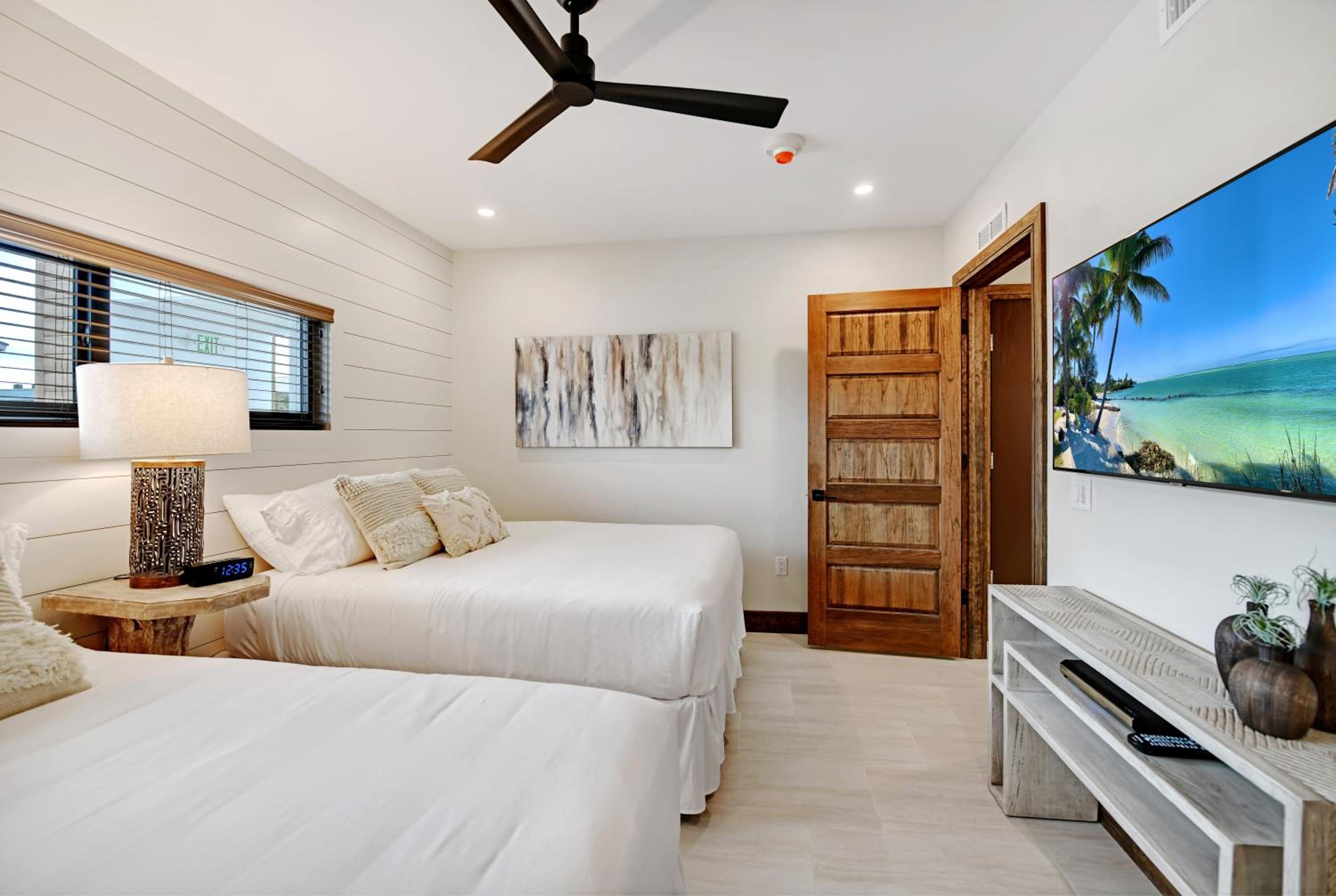 Beachside Two Queen Suite photo 1
