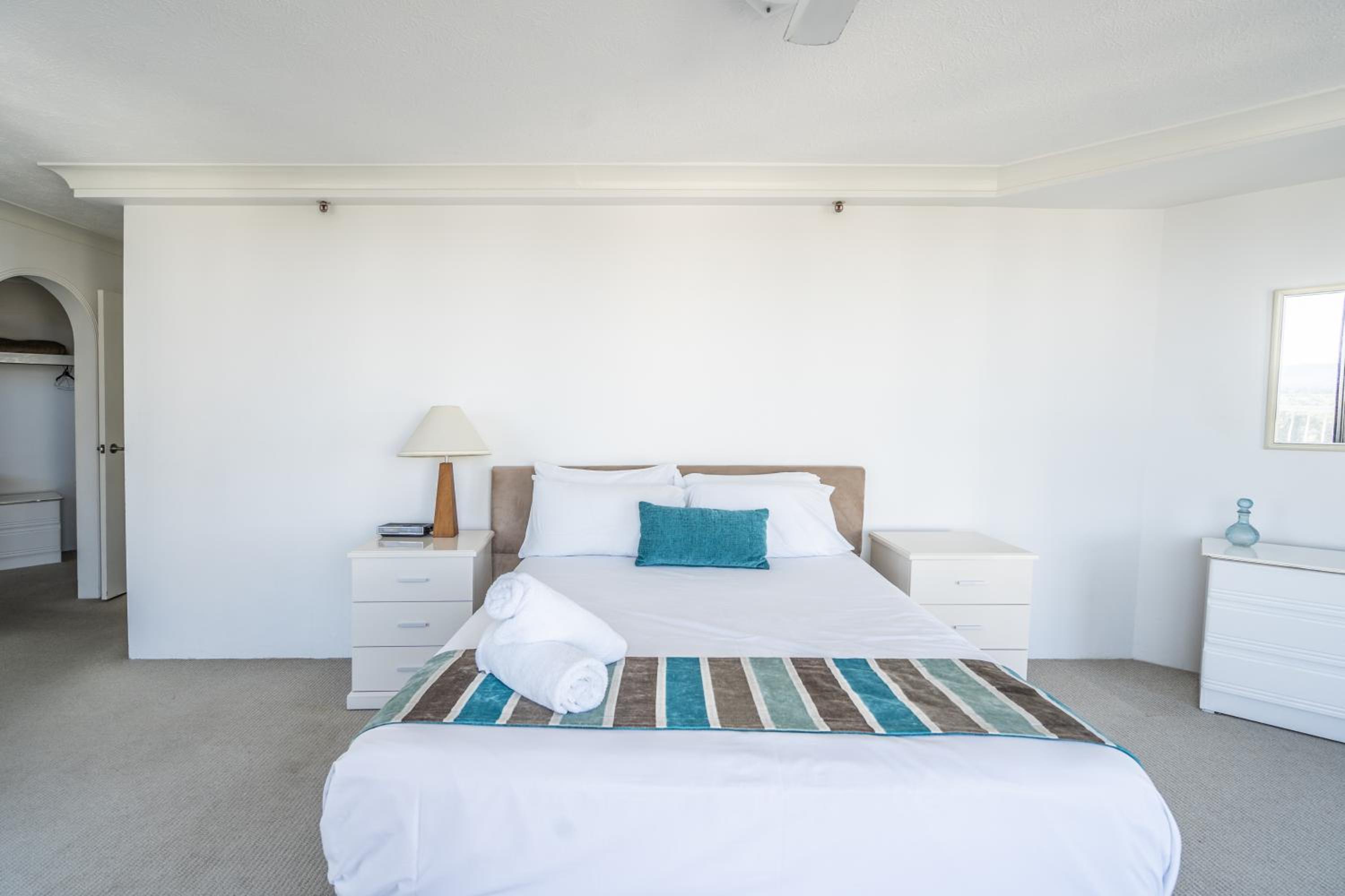 Standard Three-Bedroom Apartment - Photo 13