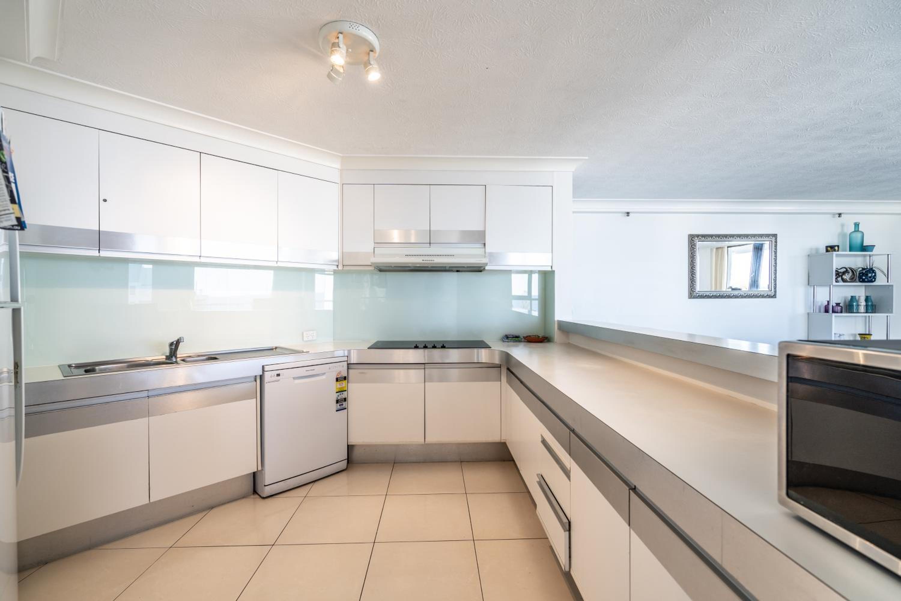 Standard Three-Bedroom Apartment - Photo 10