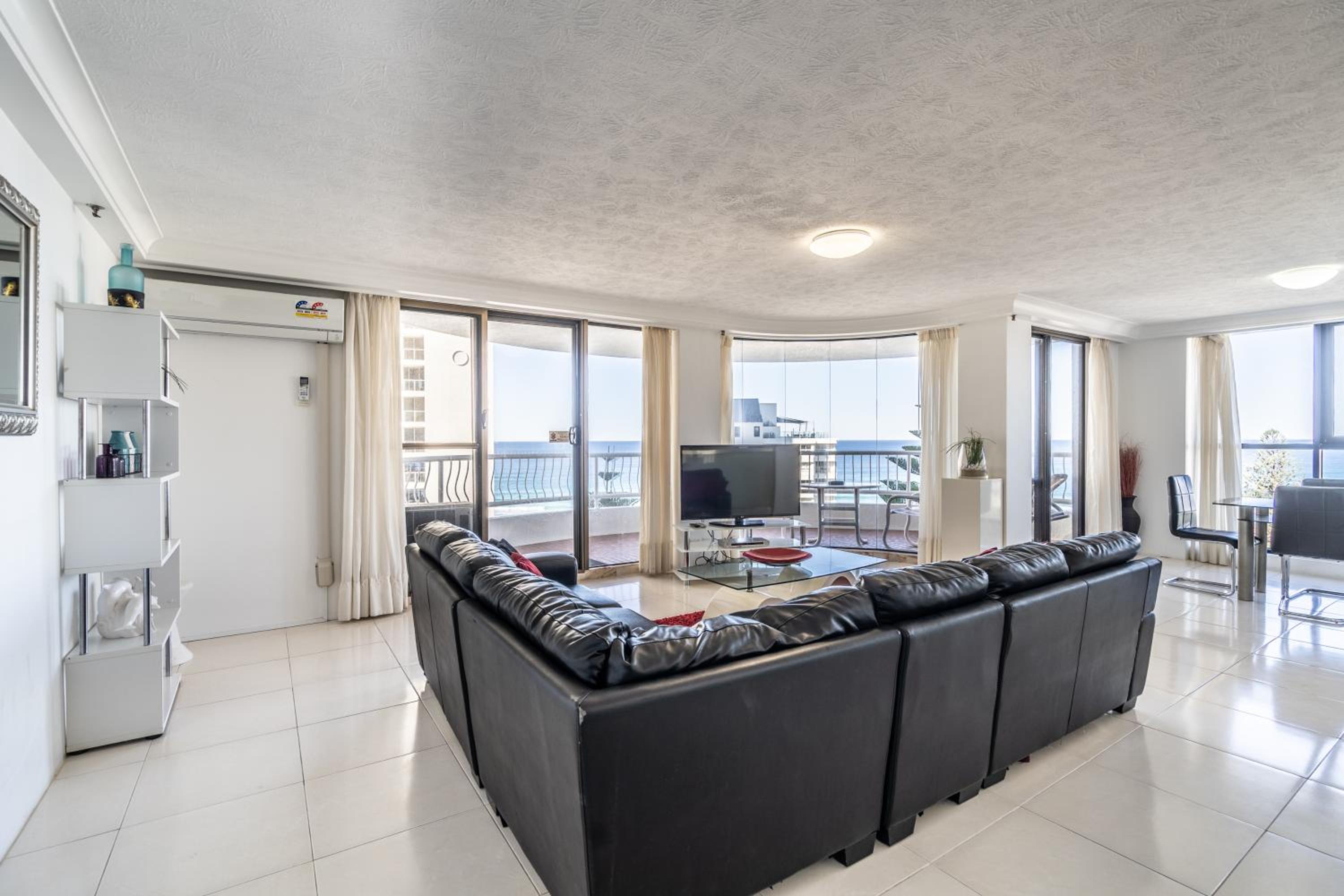 Standard Three-Bedroom Apartment - Photo 7